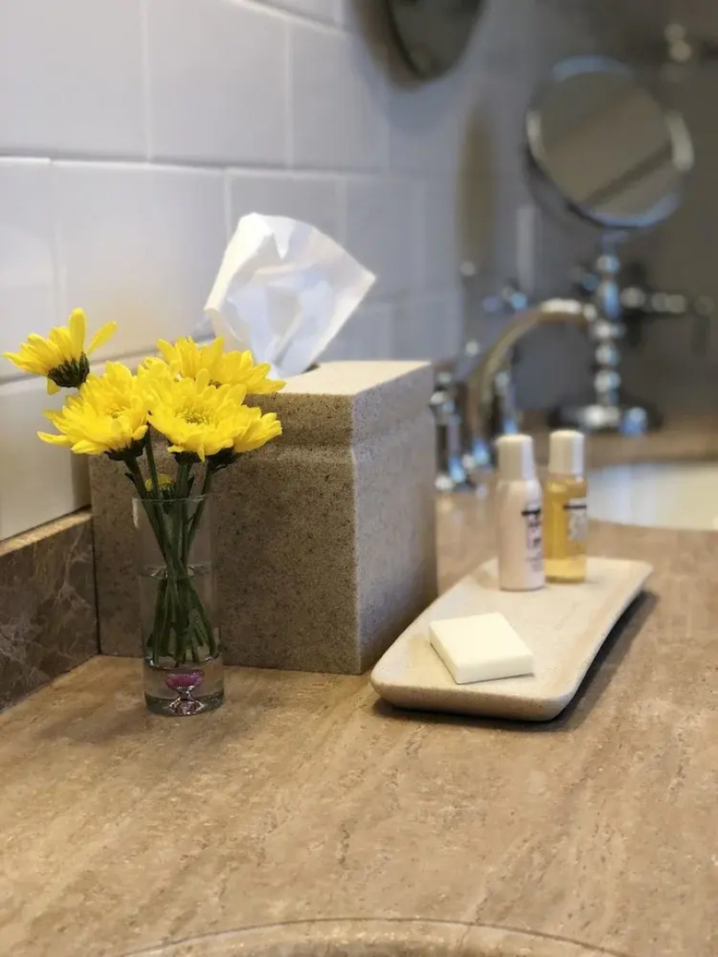 Ivy Manor Inn Village Center