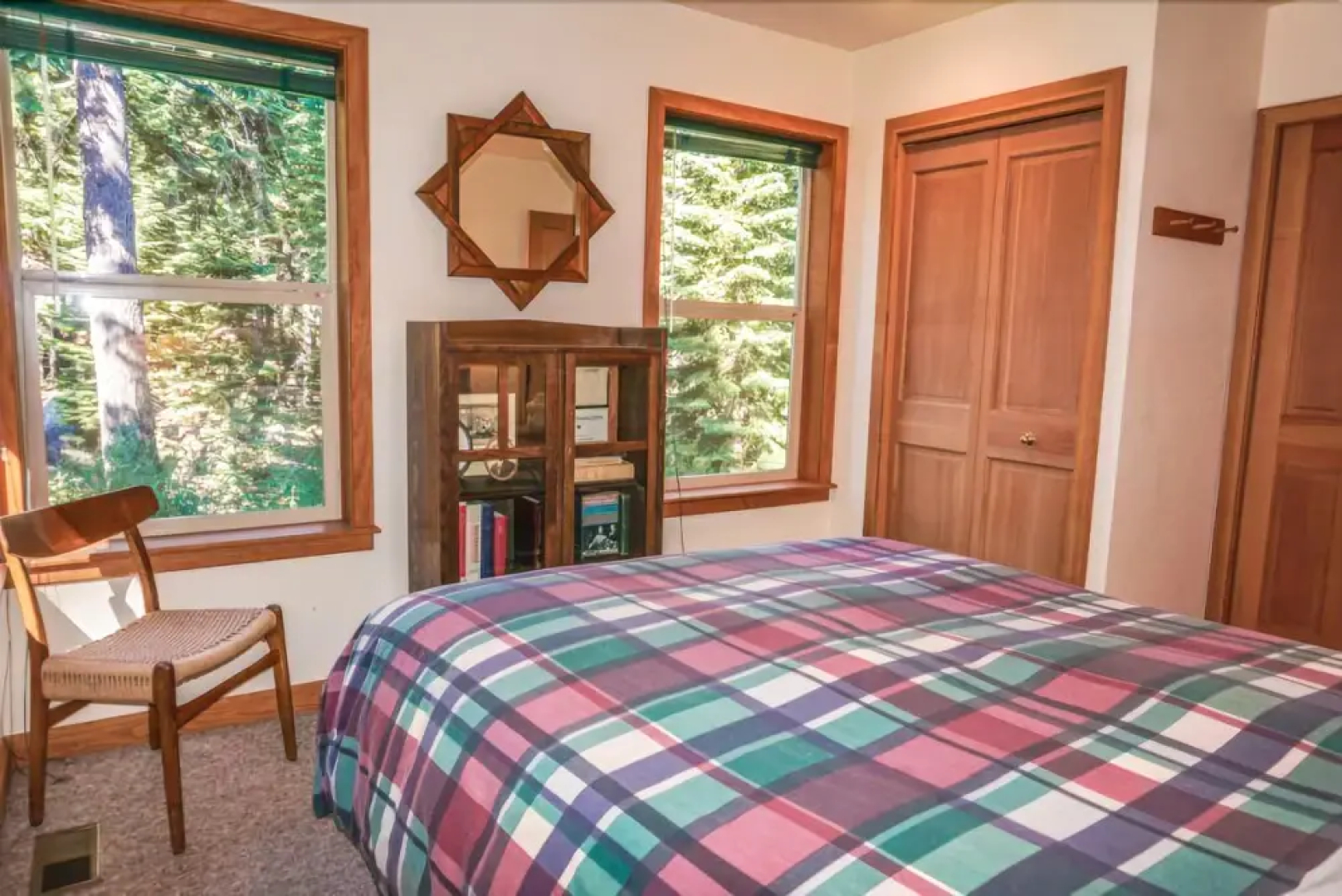 Eagles`s Eyrie 5 Bedrooms 2.5 Bathrooms Home