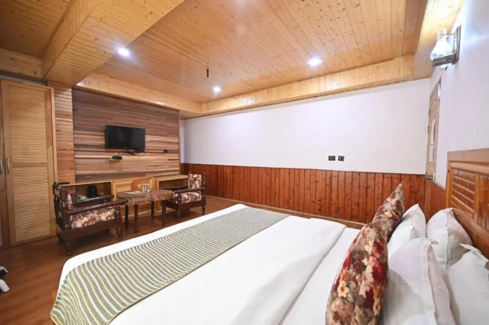 The Woodward Two By Oyo Room