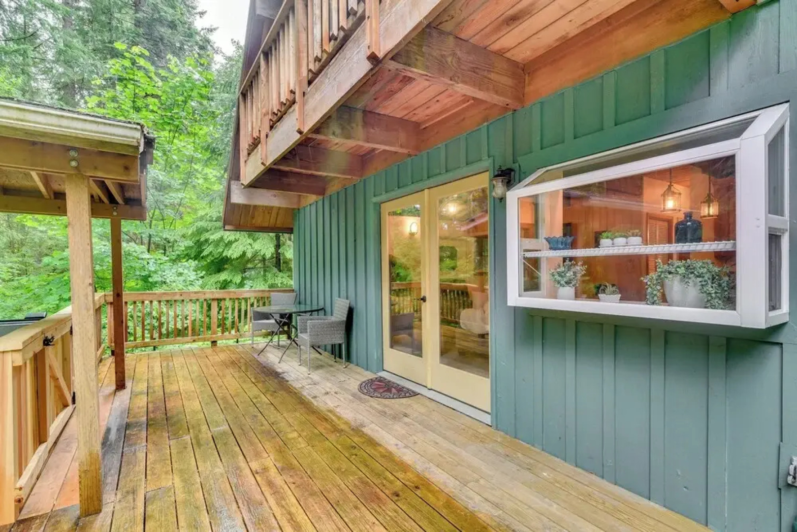 Peaceful Mt. Hood Cabin w/ Hot Tub & Fire Pit!