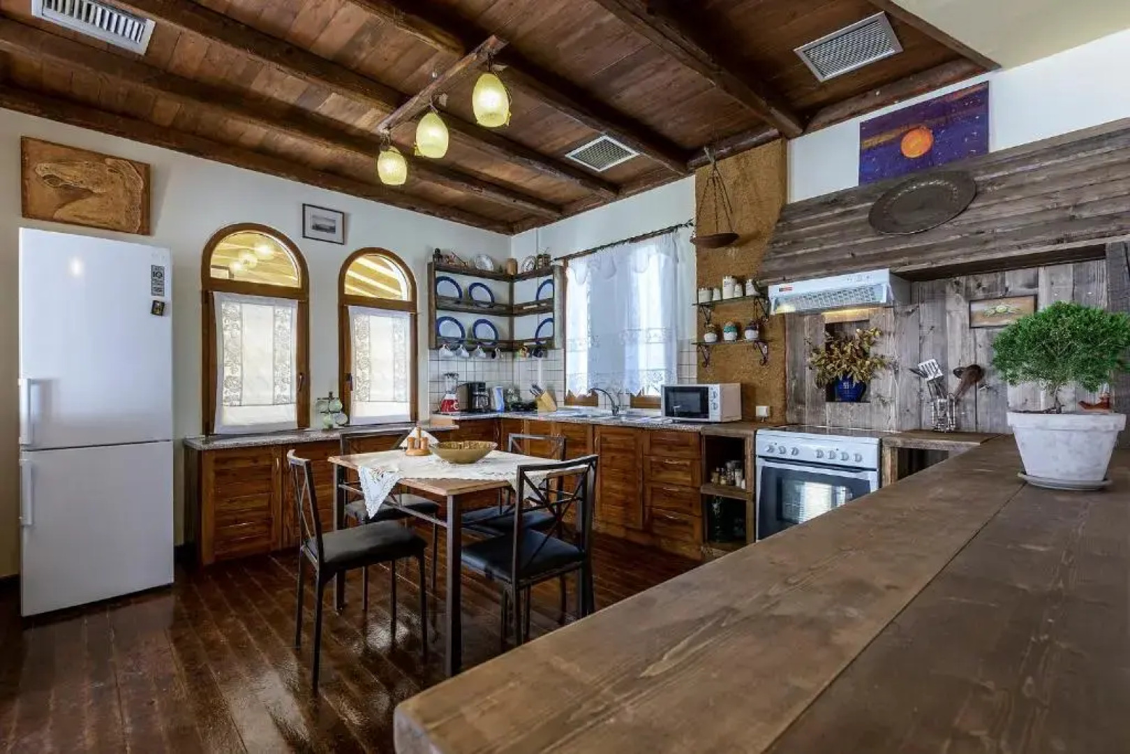 Selana House with outdoor pool