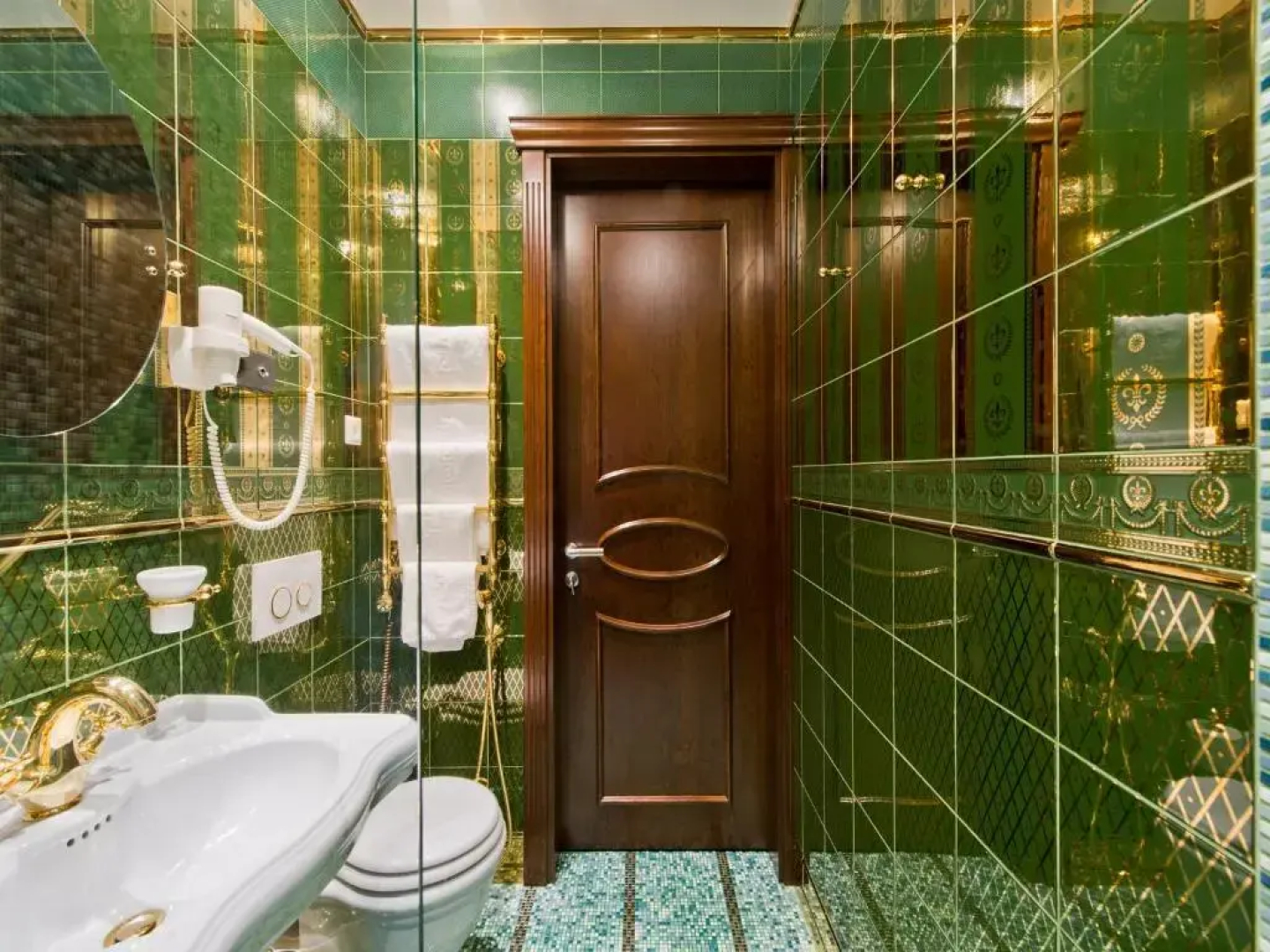Aqua Apartment Centre