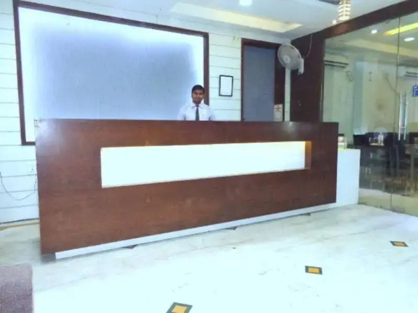 OYO 24646 Hotel Gaurav Palace