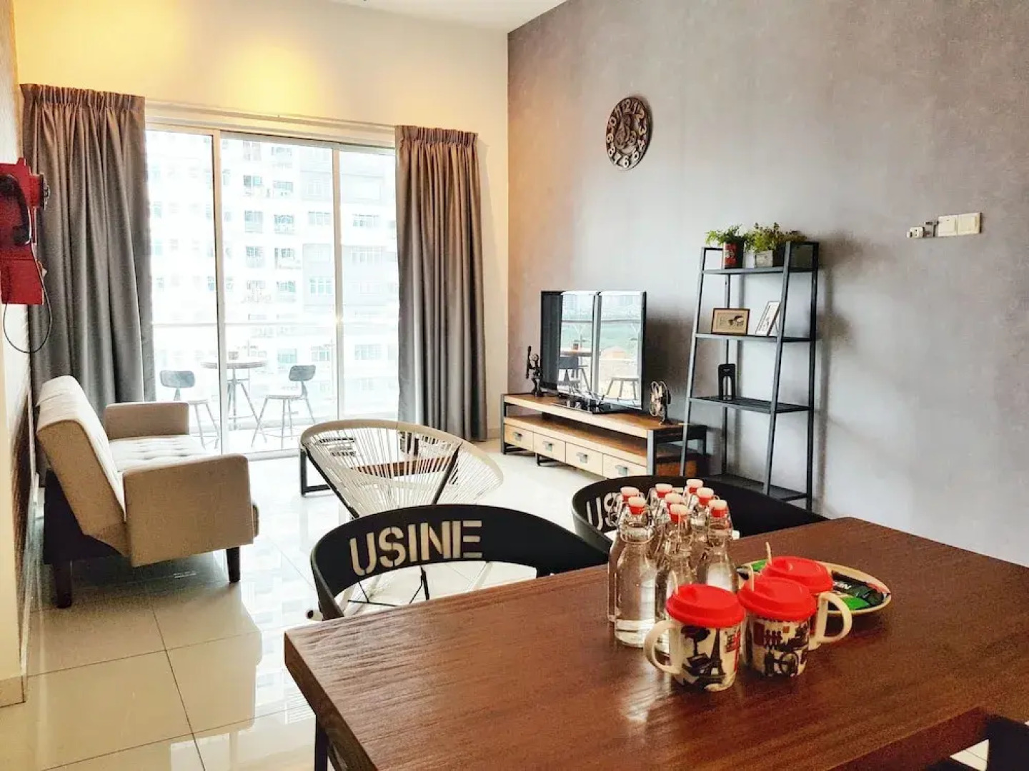 Teiw Family Homestay at Skypod Residence Puchong