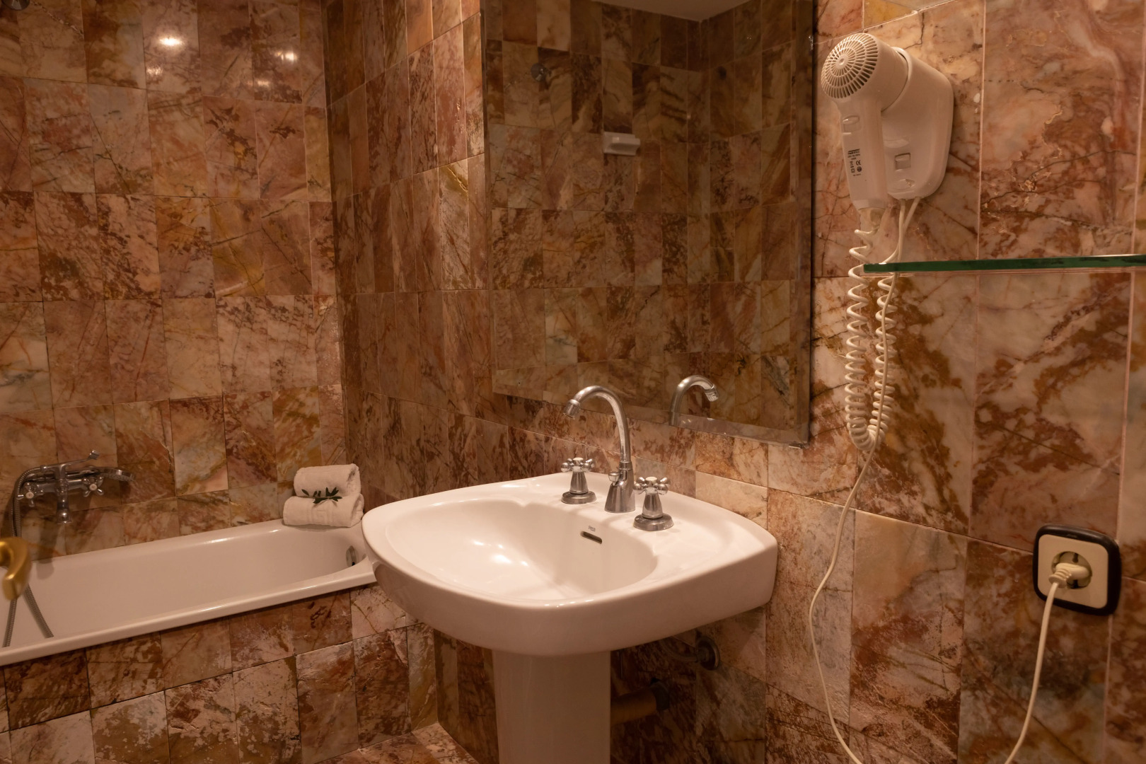 Hotel Roger de Flor Seleqtta