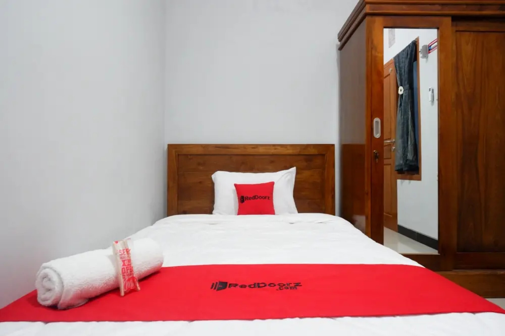 RedDoorz Syariah near Rumah Sakit Bhina Bhakti Husada