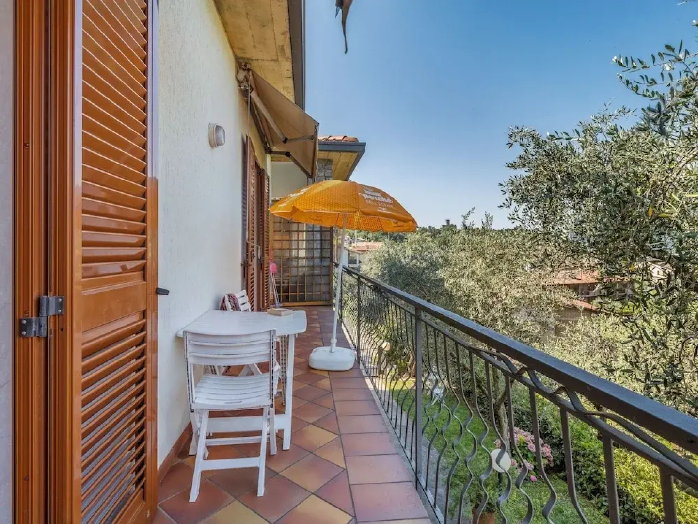 Traditional Apartment in Monte Isola near Lake Beach