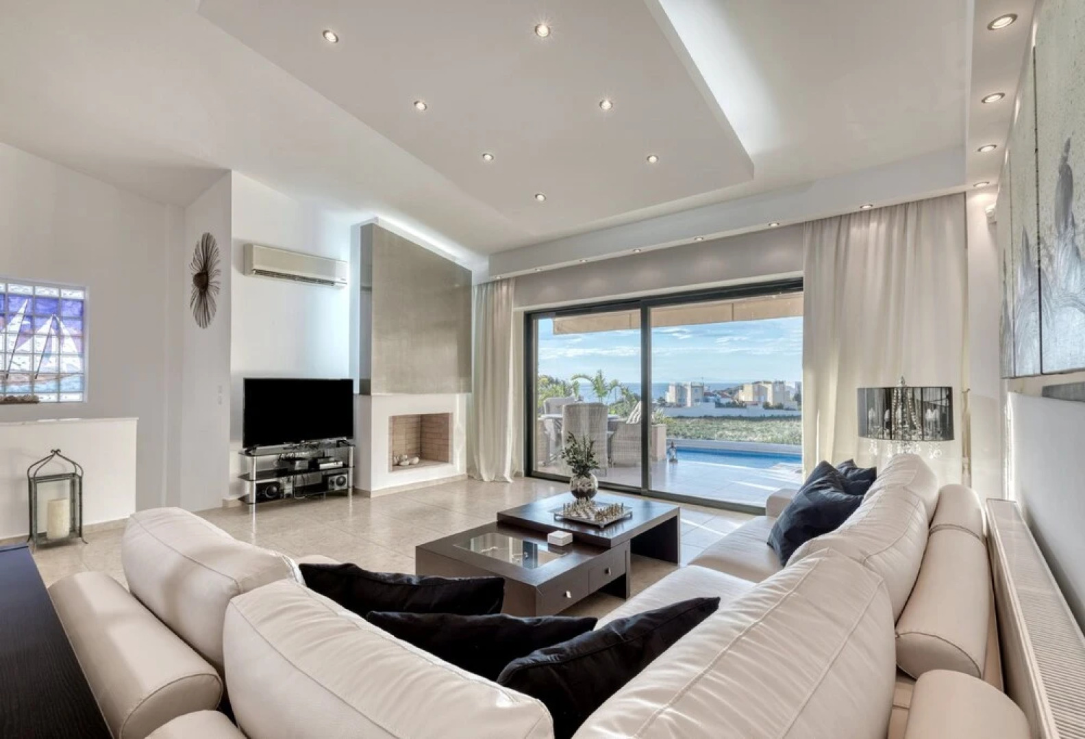 Luxurious Villa Solaris Next To The Beach