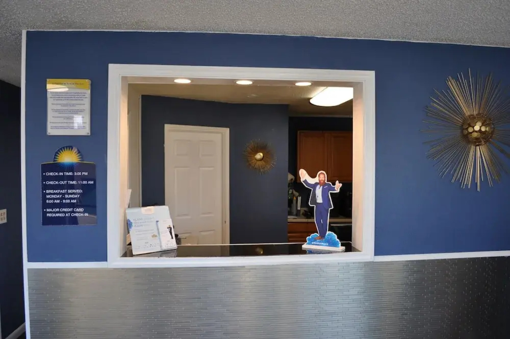 Evergreen Hotel & Suites