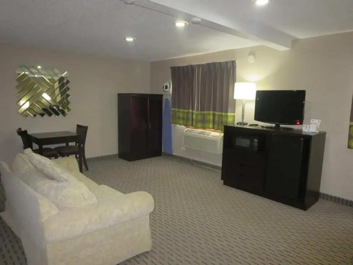 Super 8 Mundelein/Libertyville Area