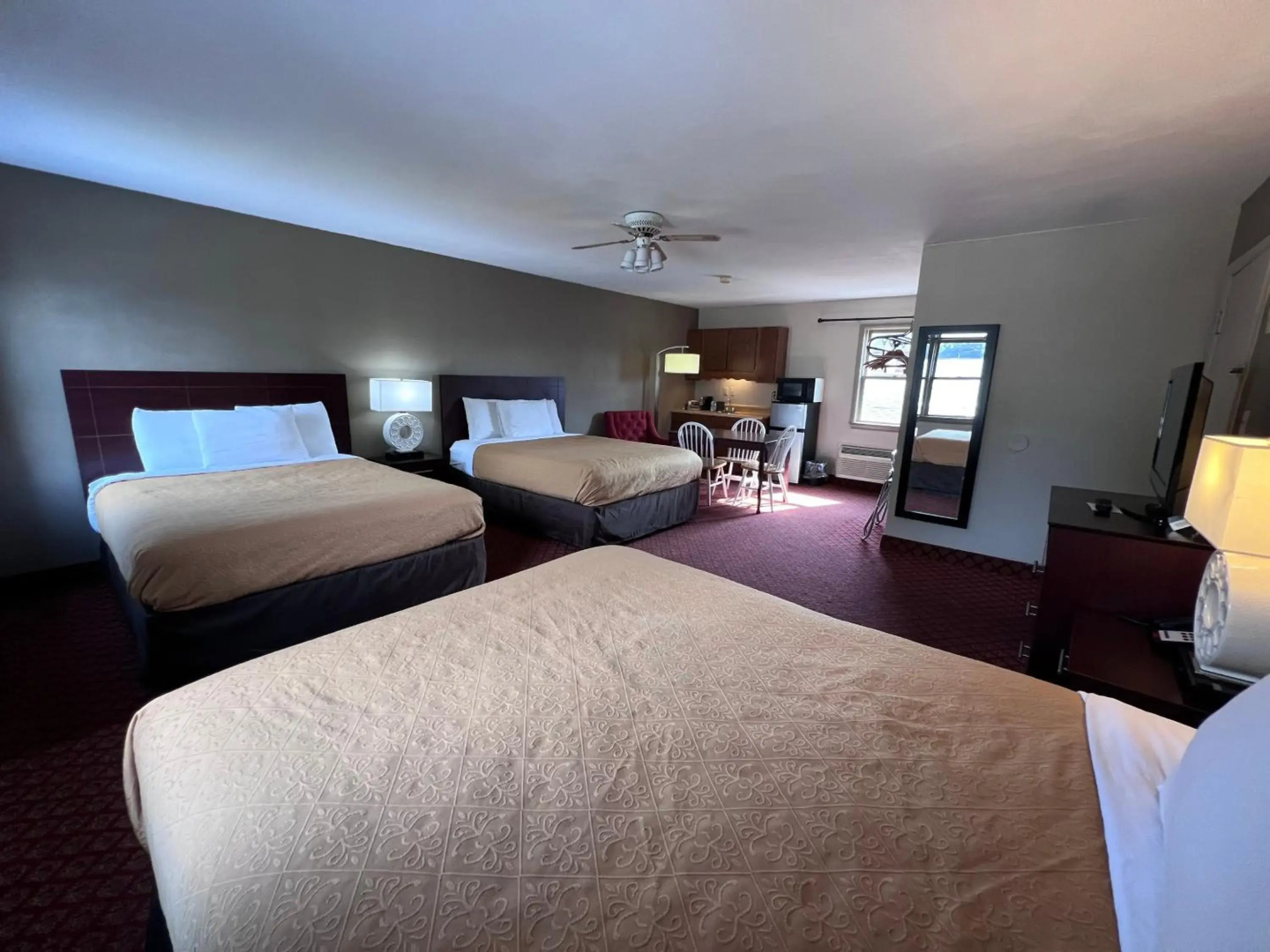 Rodeway Inn & Suites Hershey Chocolate Avenue