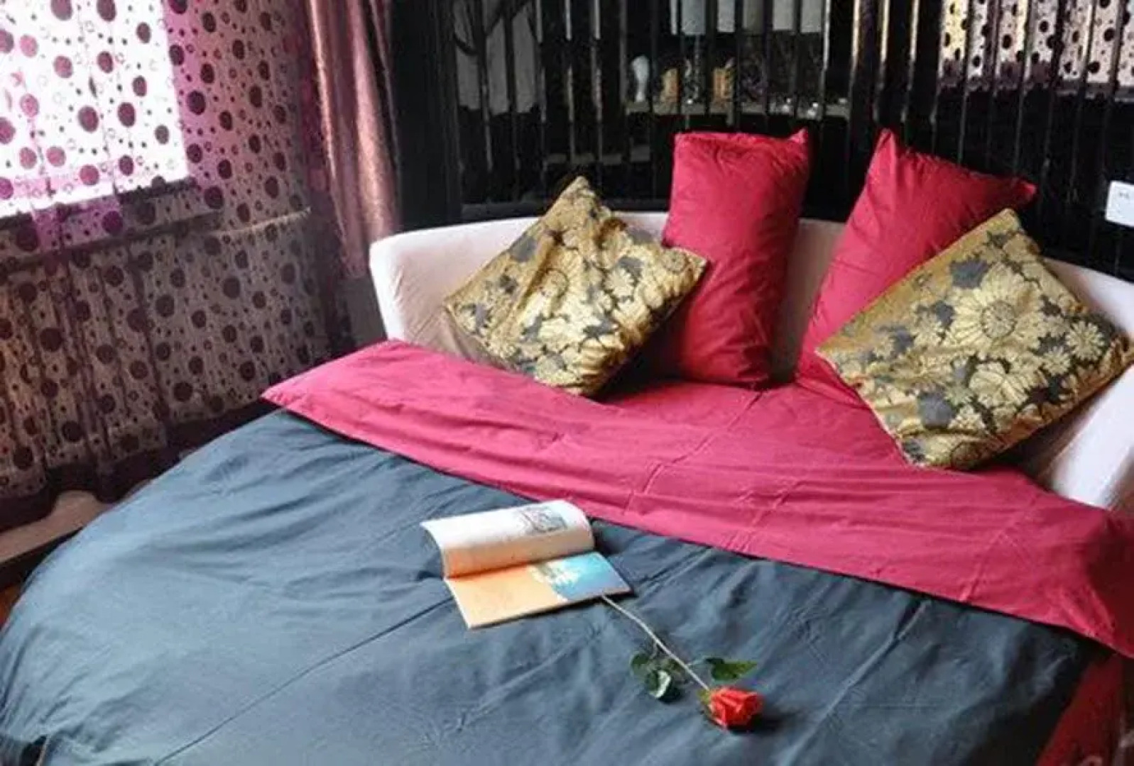 Dalian Seasons Urban Theme Hotel