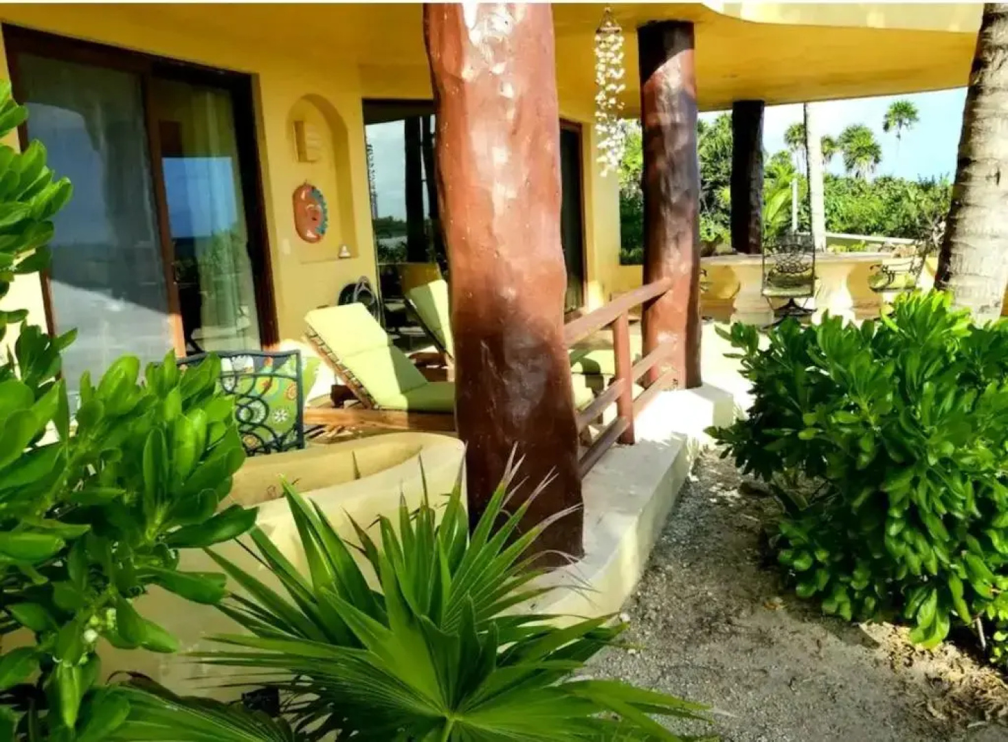 Villa Jaguar Beachfront Luxery 2b2bth SUPER LUX Pool jacuzzi