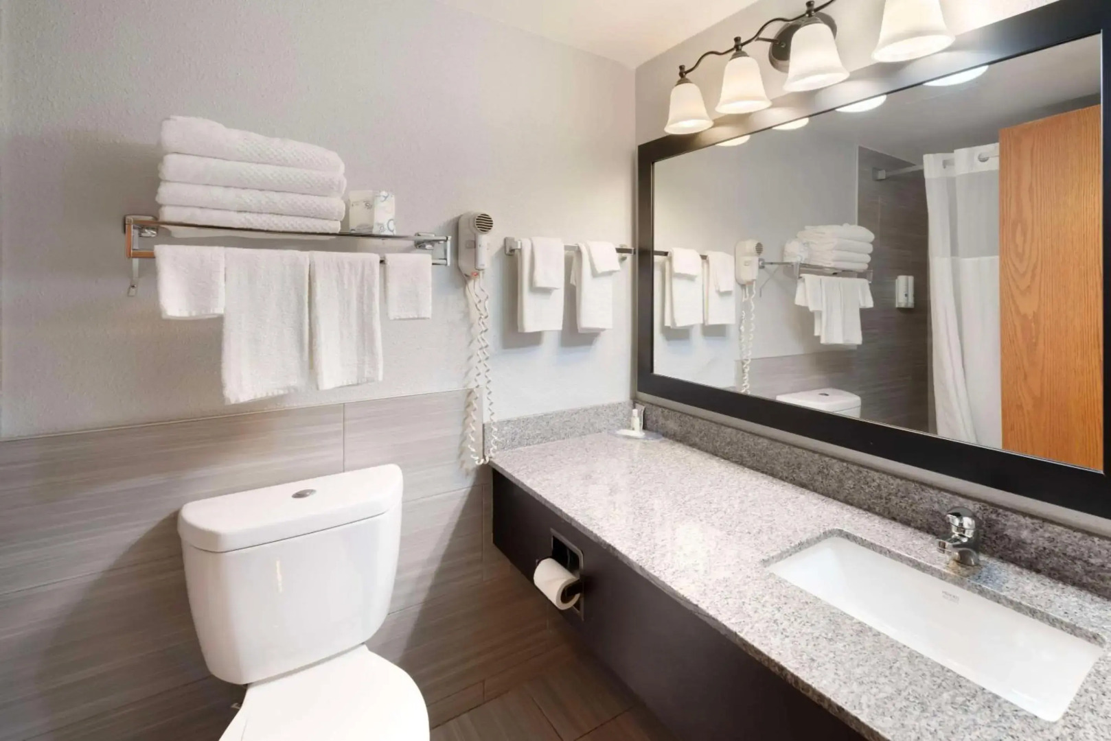 Quality Inn & Suites Mayo Clinic Area