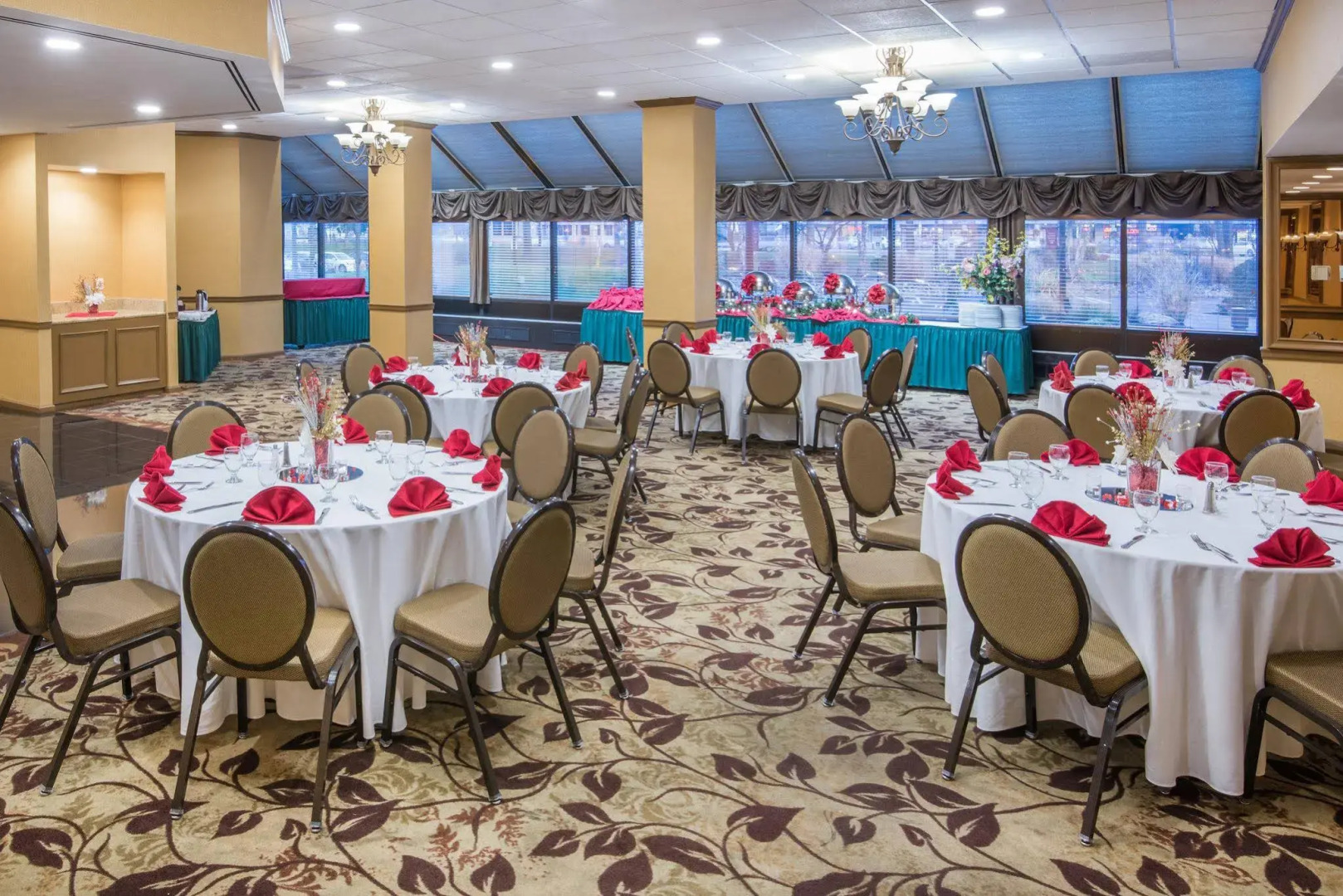 Crowne Plaza Edison by IHG