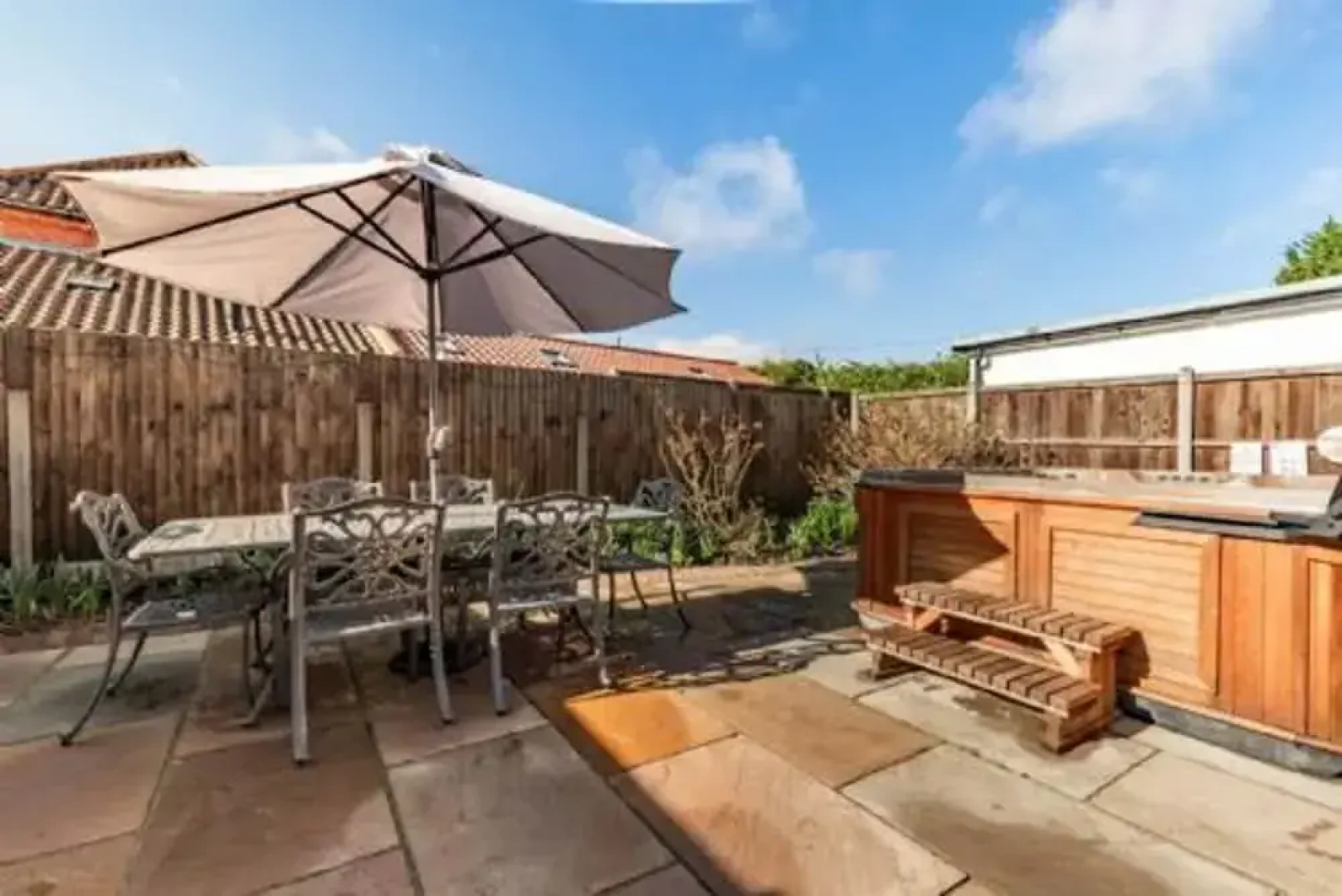 Host Stay Sand Pit Cottage