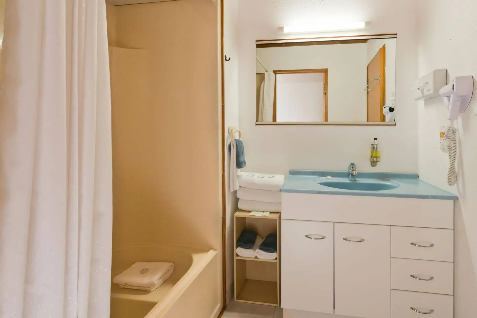 Swiss Chalet Lodge Motel