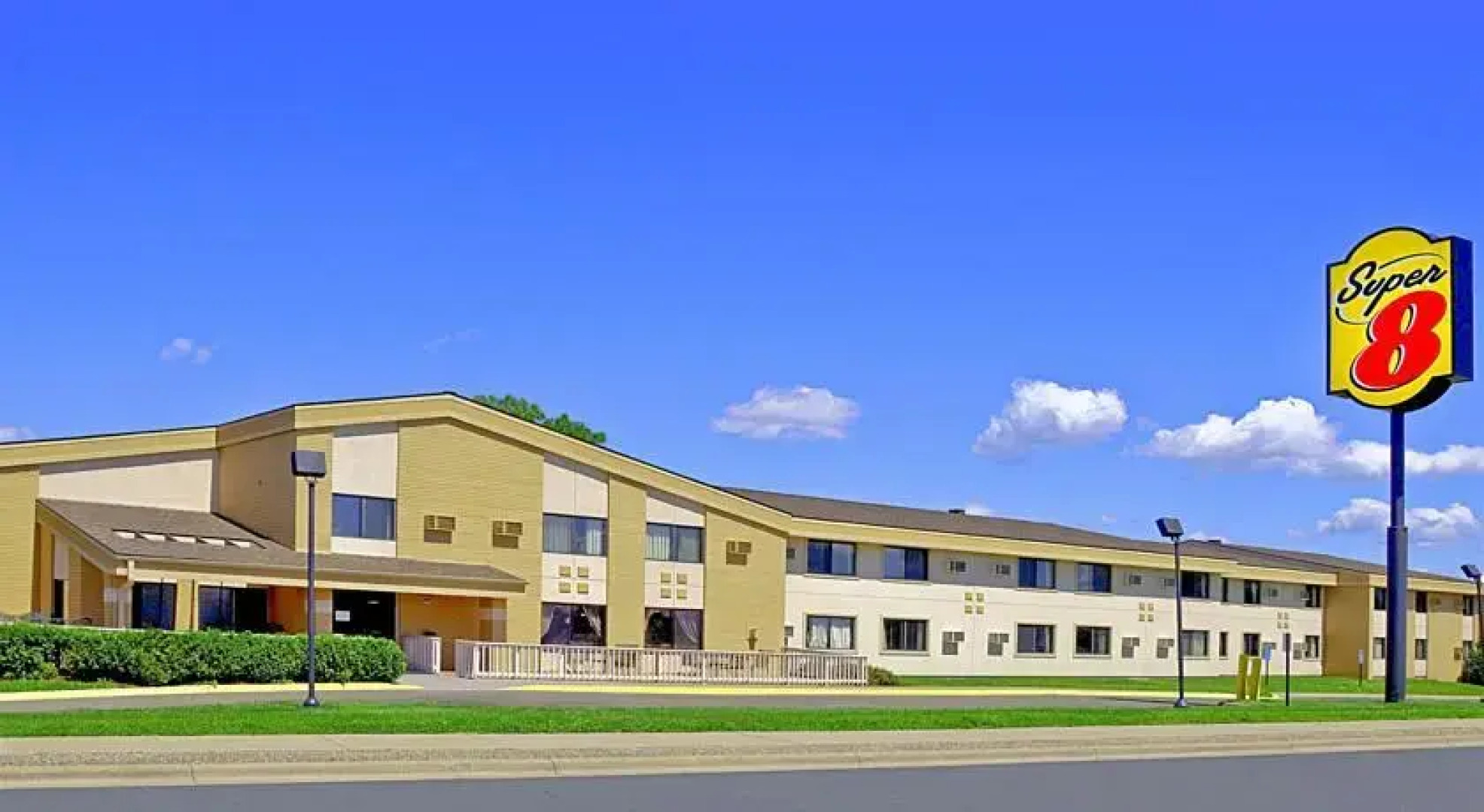 Super 8 Minneapolis Golden Valley