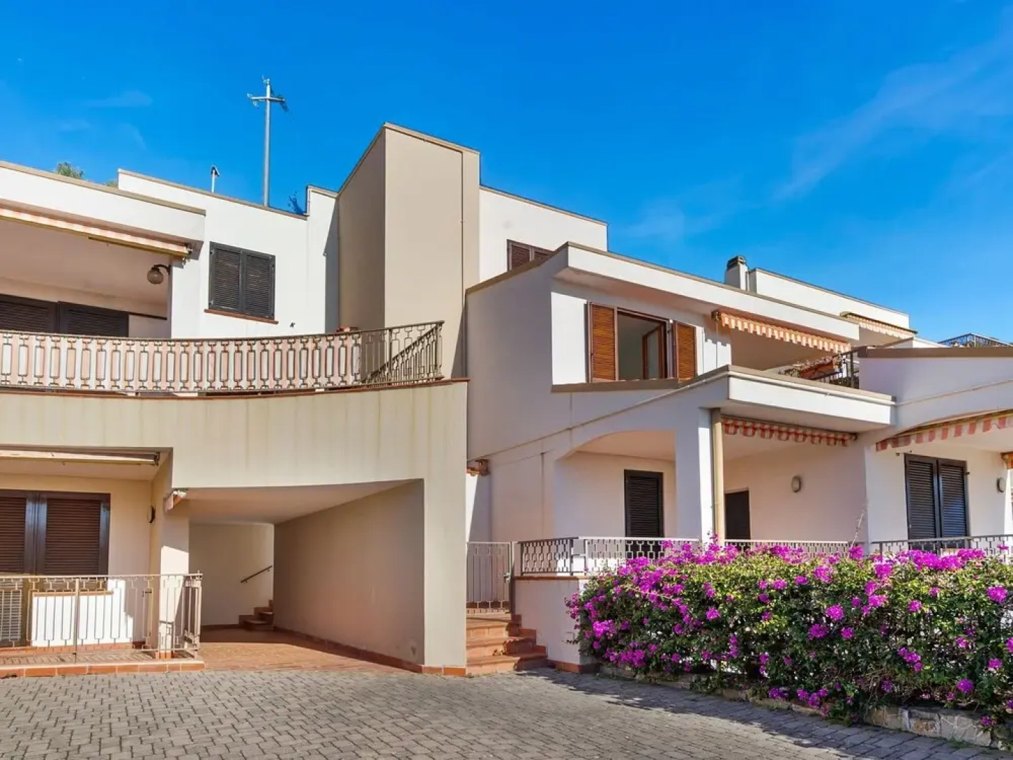 Snug Apartment in Ospedaletti With Swimming Pool