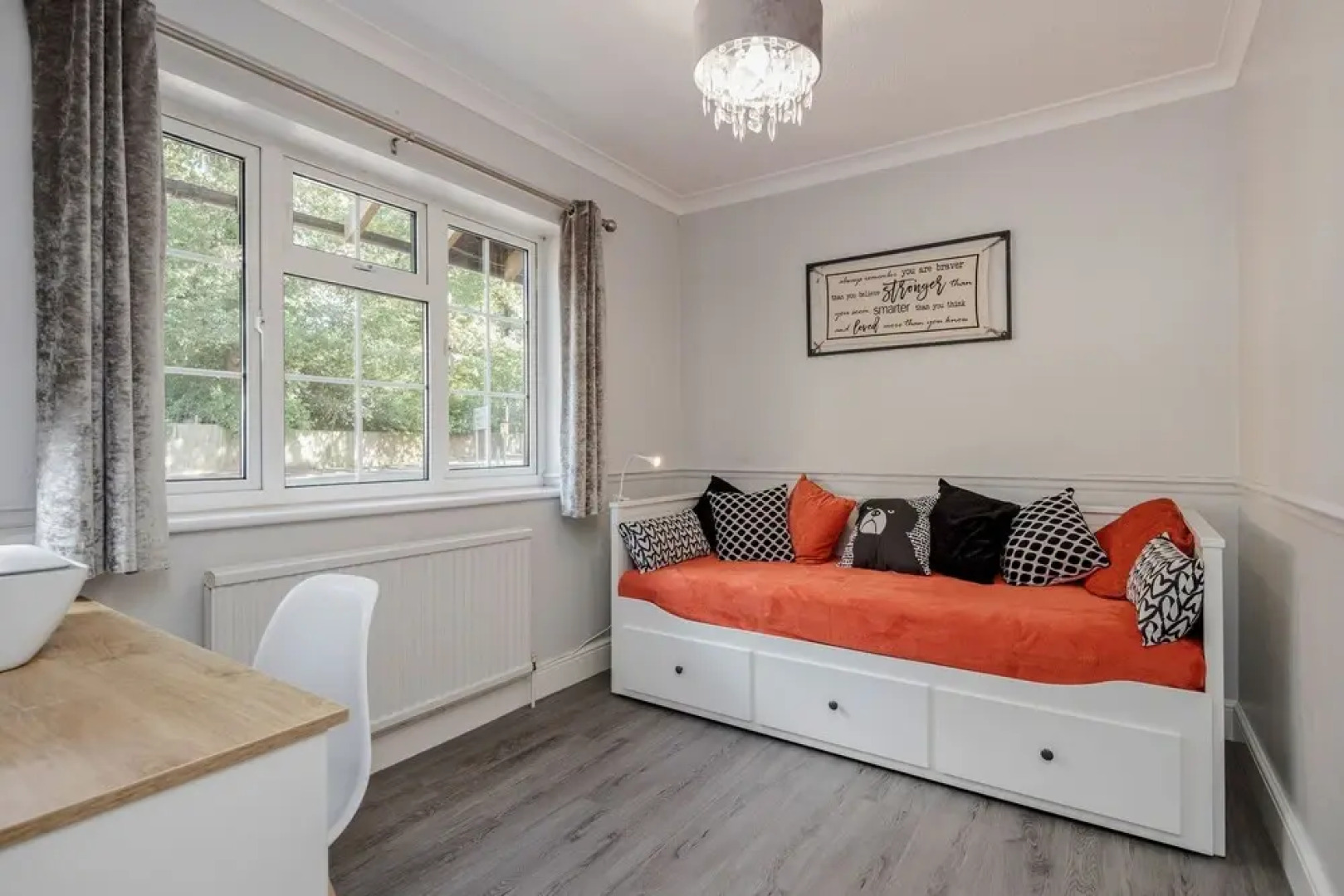 Ascot Pet Friendly 4 Bed House Parking