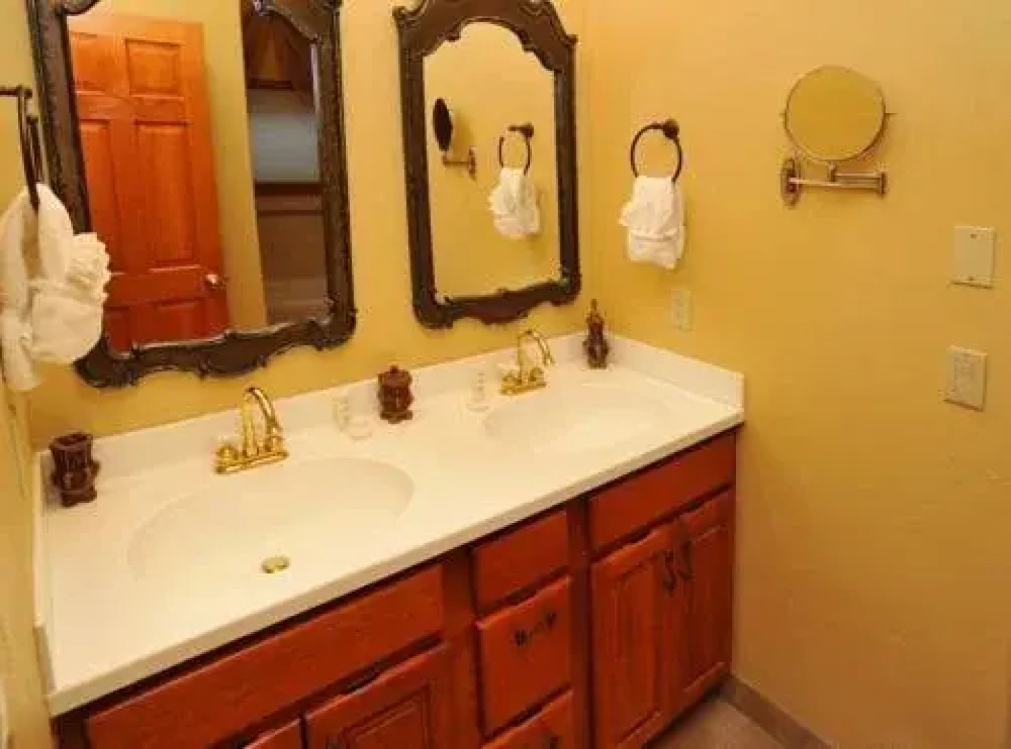 Lionsridge Loop Residence