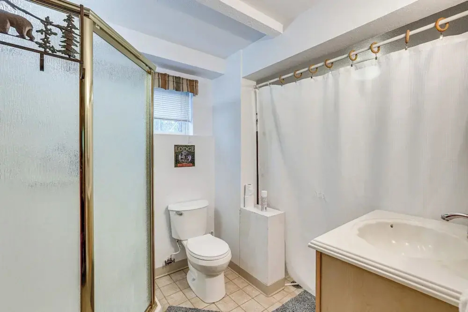 Hillside Hideaway: Warm & Cozy Terrace Lakes Cabin