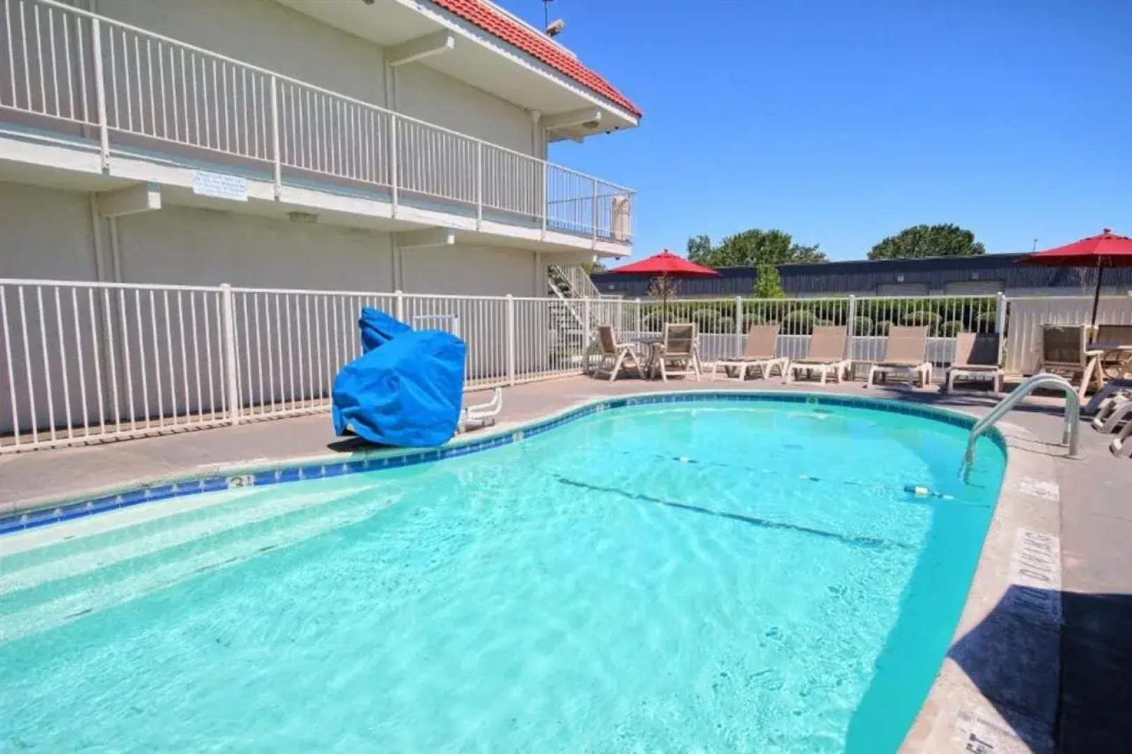 Motel 6 Fresno - Blackstone South