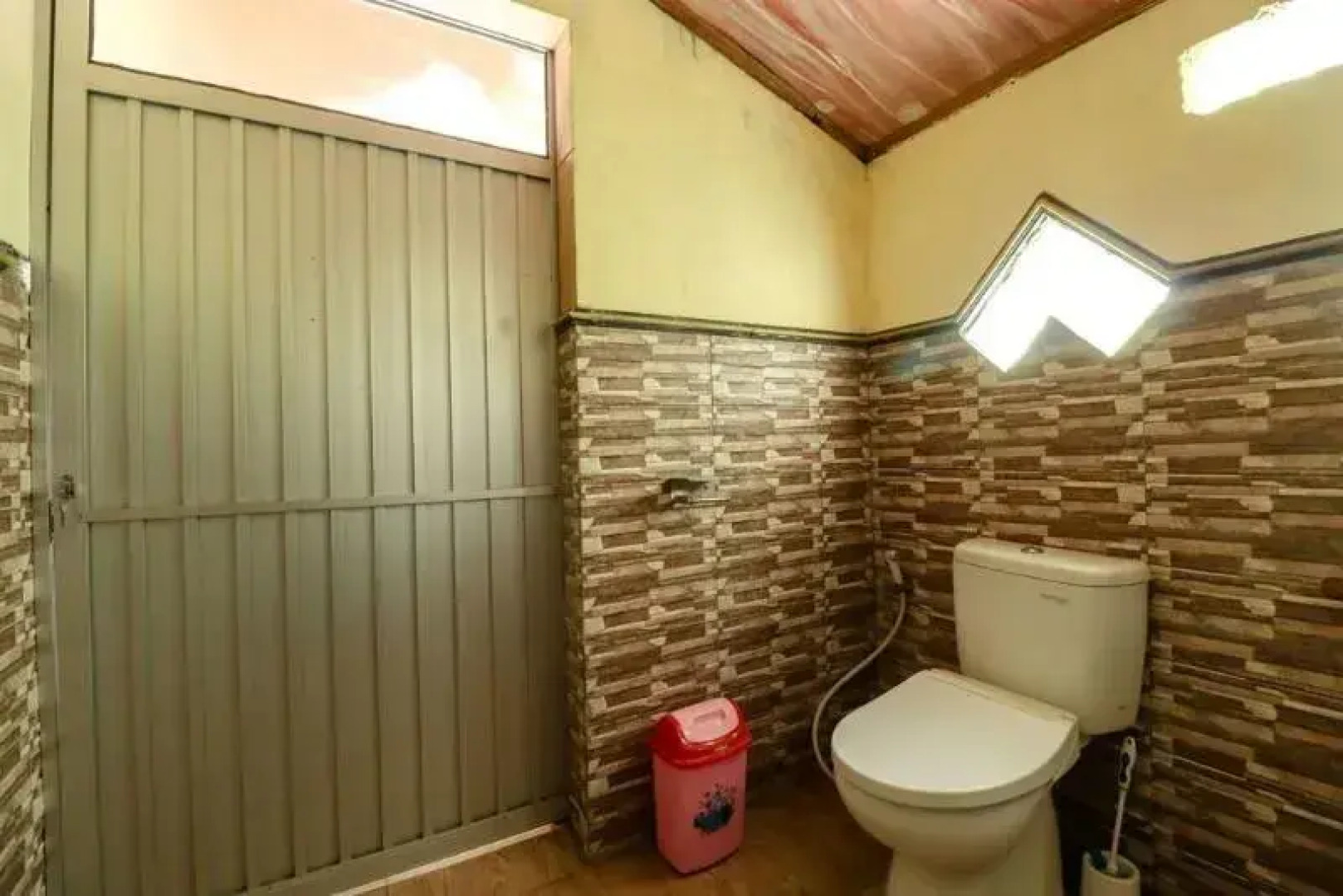 Segajih Central Stay and Education by ZUZU