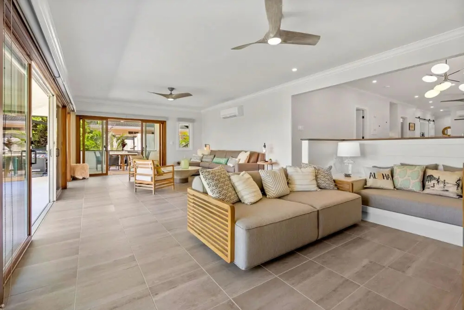 Hale Oahu Villa by Avantstay Kailua Beachfront House! Coastal Luxury!