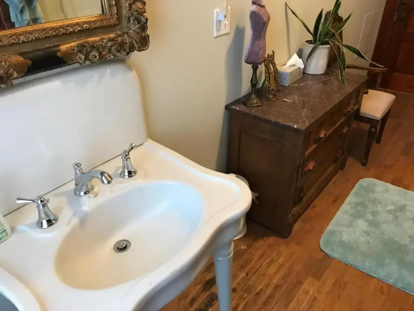 Vineyard Mansion & Carriage House Bed & Breakfast