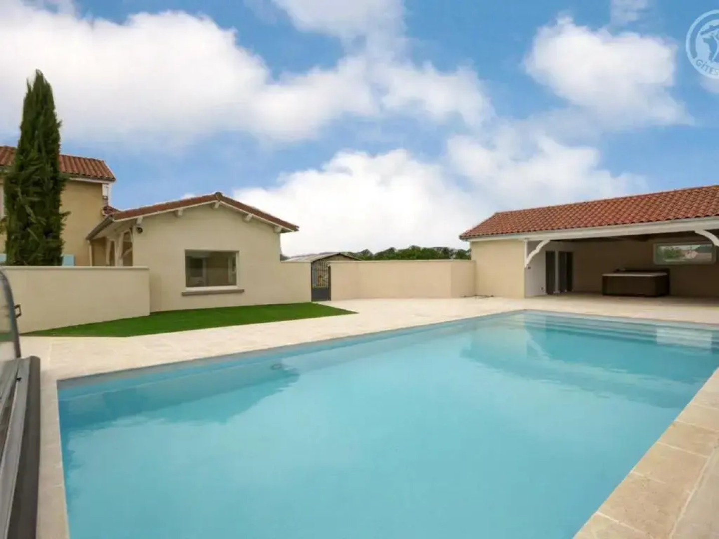 Gîte Chalain-le-Comtal, 5 pièces, 10 personnes - FR-1-496-48