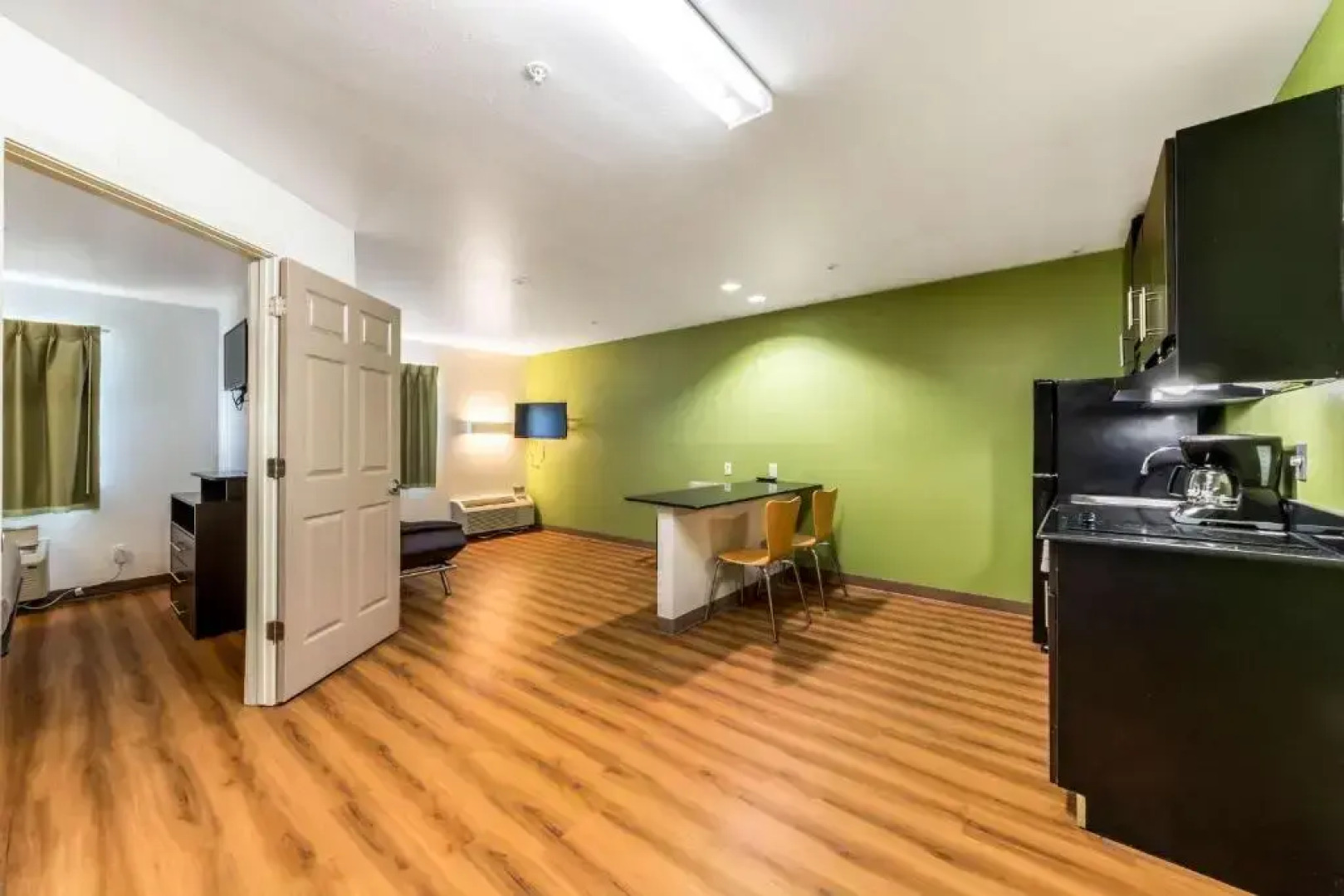 Super 8 by Wyndham Kenedy