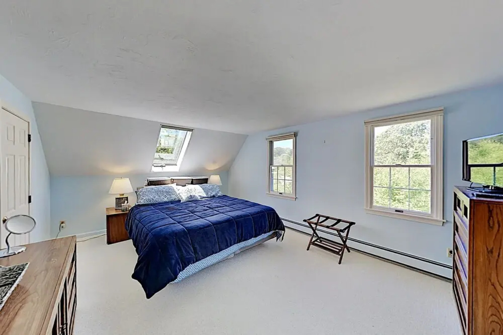 Spacious Wooded W/ Deck & Alfresco Dining 3 Bedroom Home