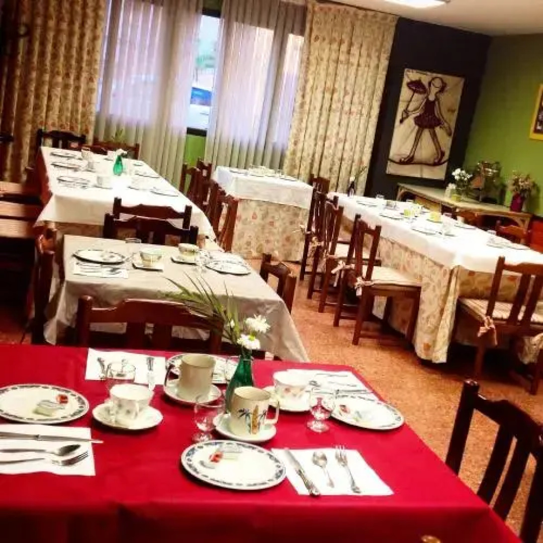 Hostal Restaurante Pirineos