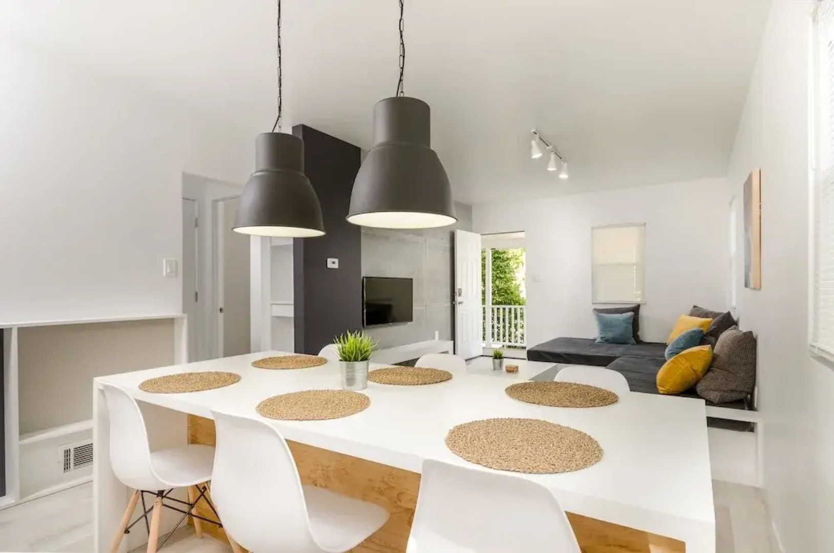 BlueWavePlace-15min to Philly's Old City