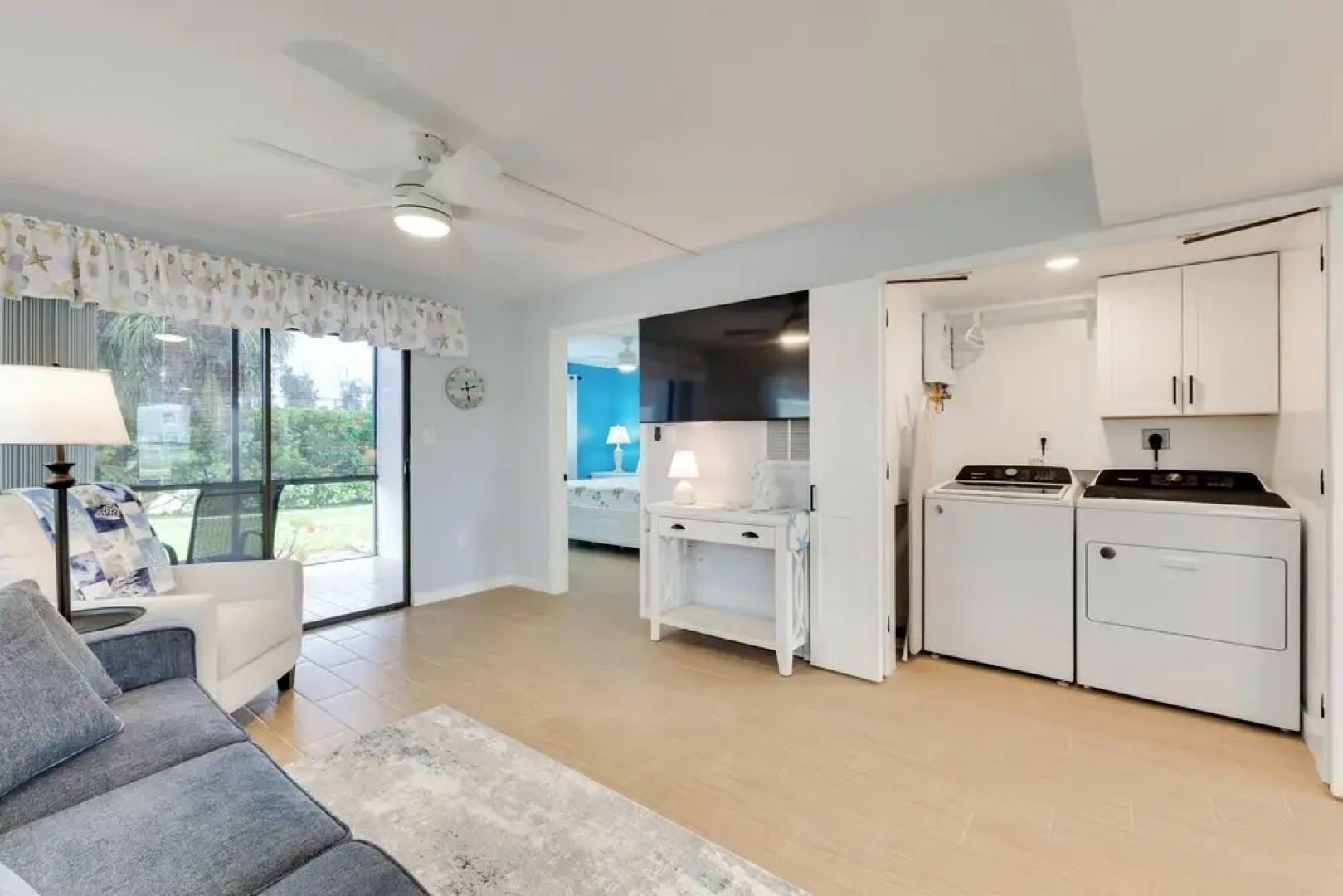 5 Mi to Fort Myers Beach: Condo w/ Private Lanai!
