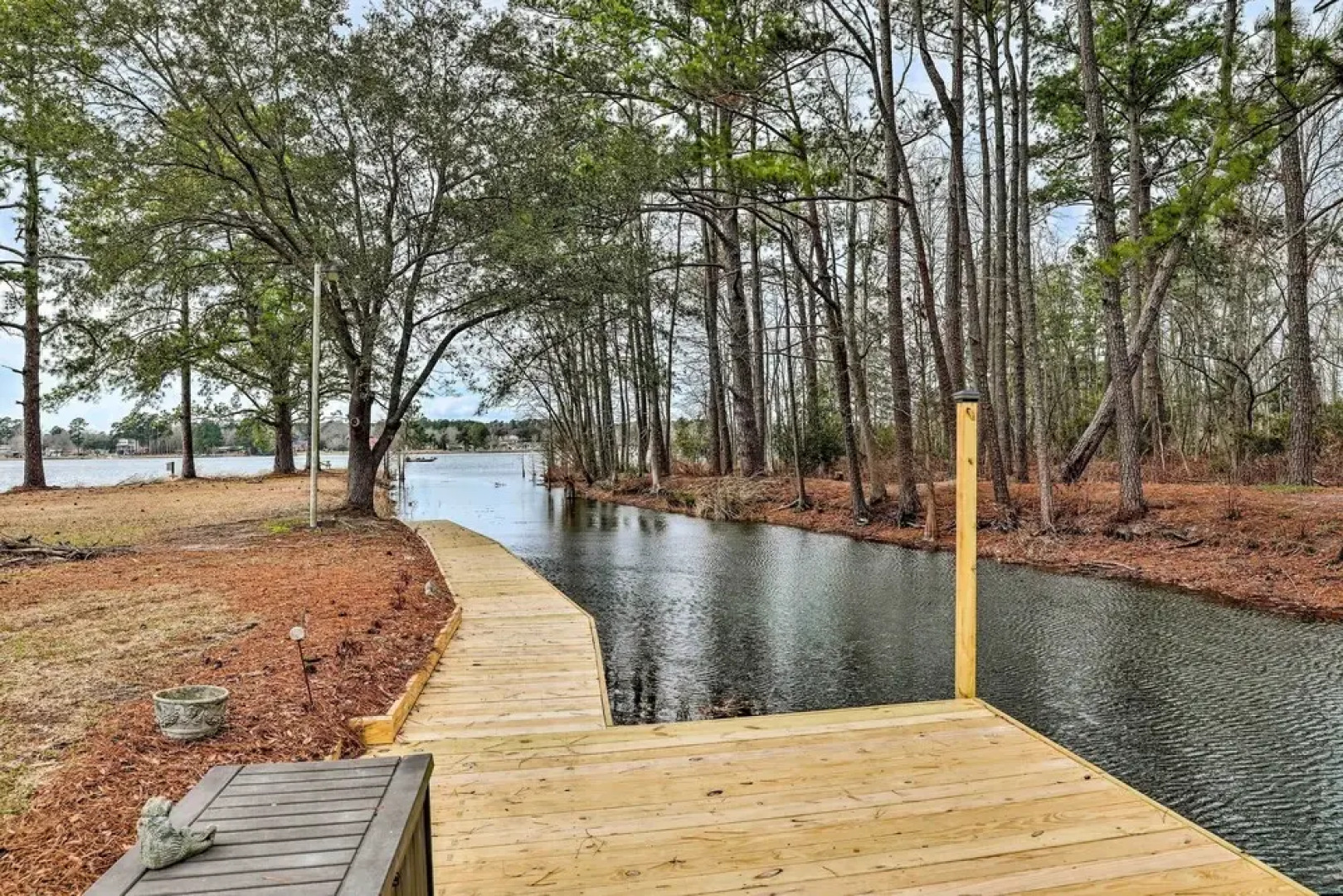 Lakeside Happiness: Home on Lake Moultrie!