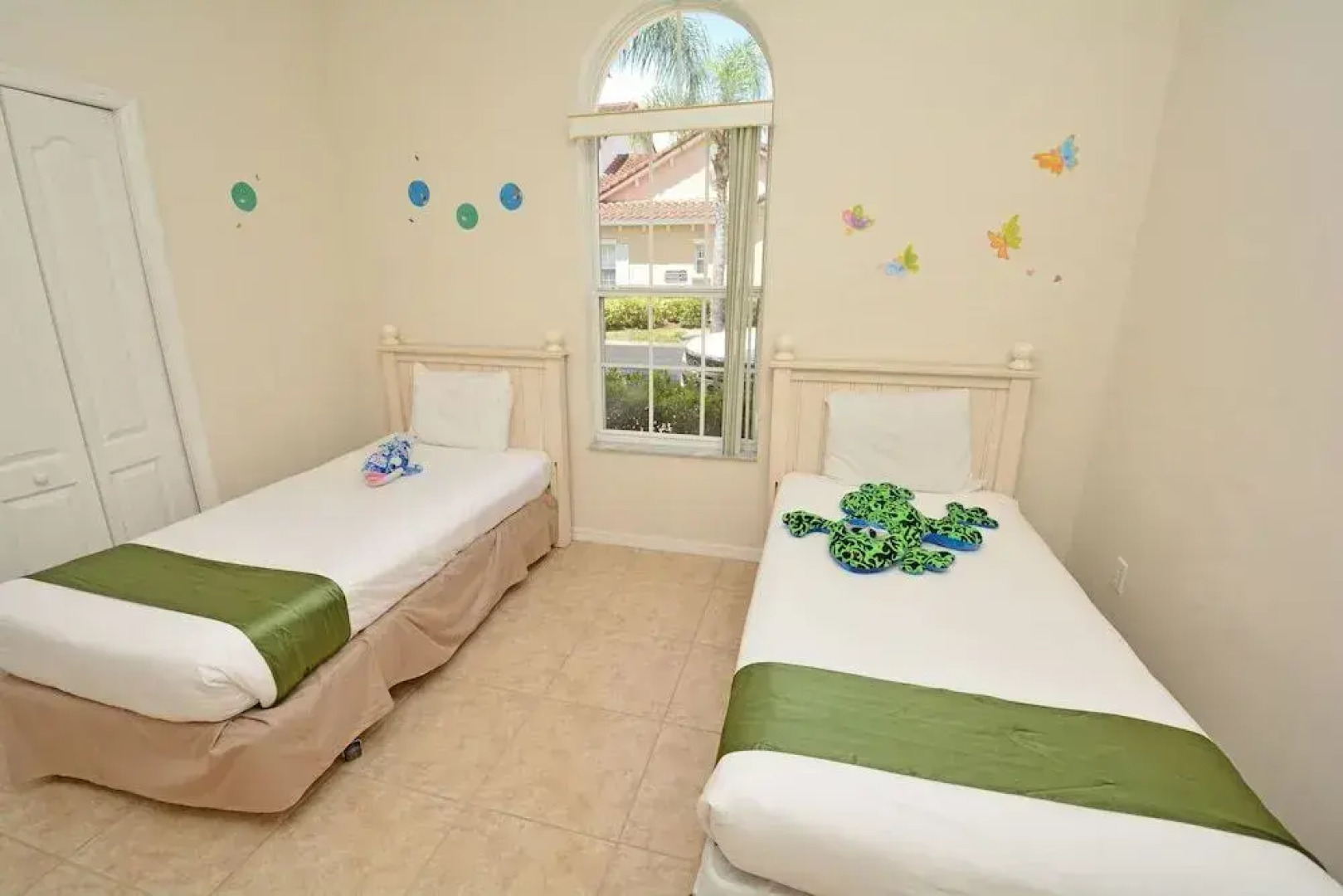 T159BD Sunshine Haven 3 Br villa by RedAwning