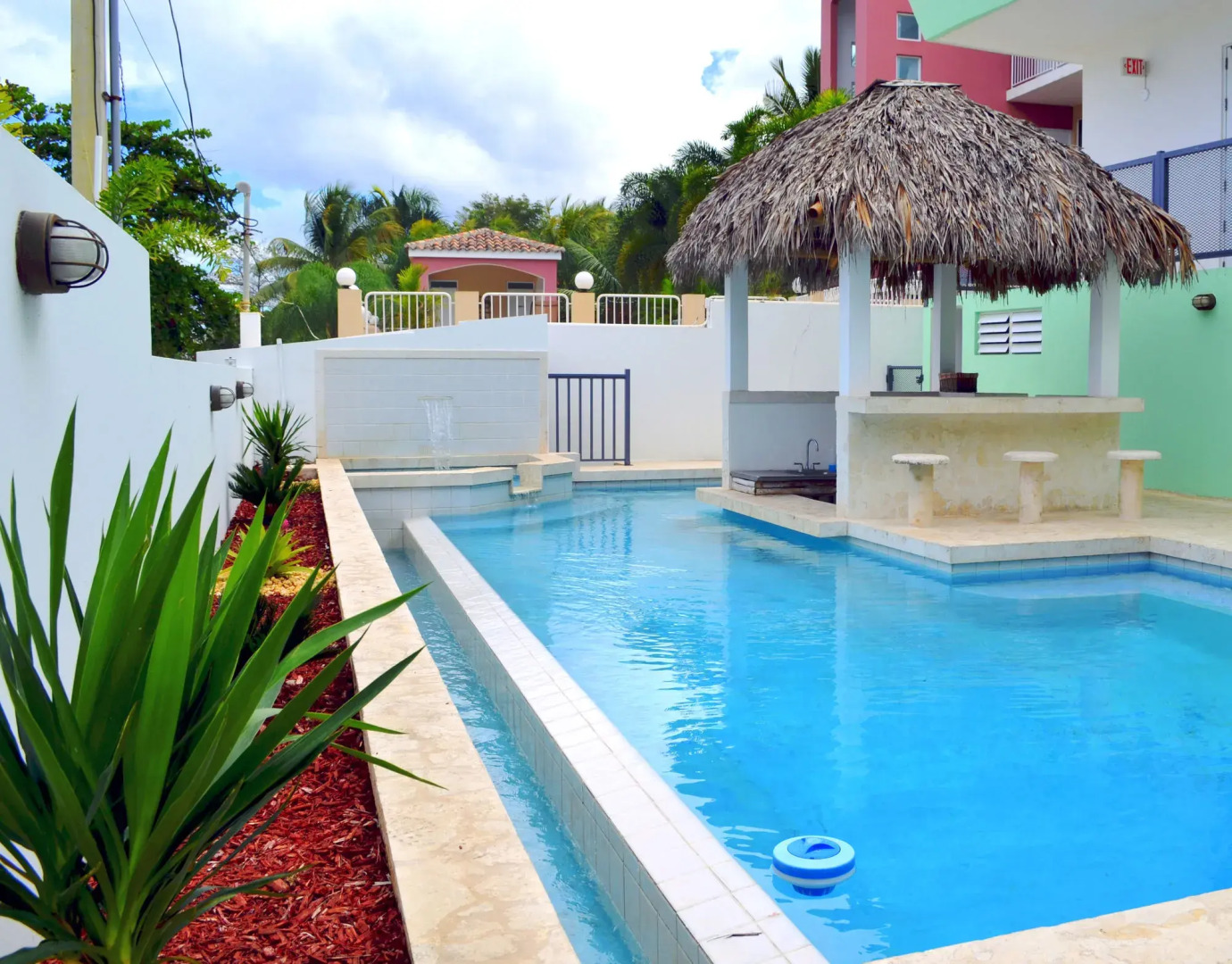 Casa Verde Hotel - Steps to the Beach | Pool, Restaurant & Bar