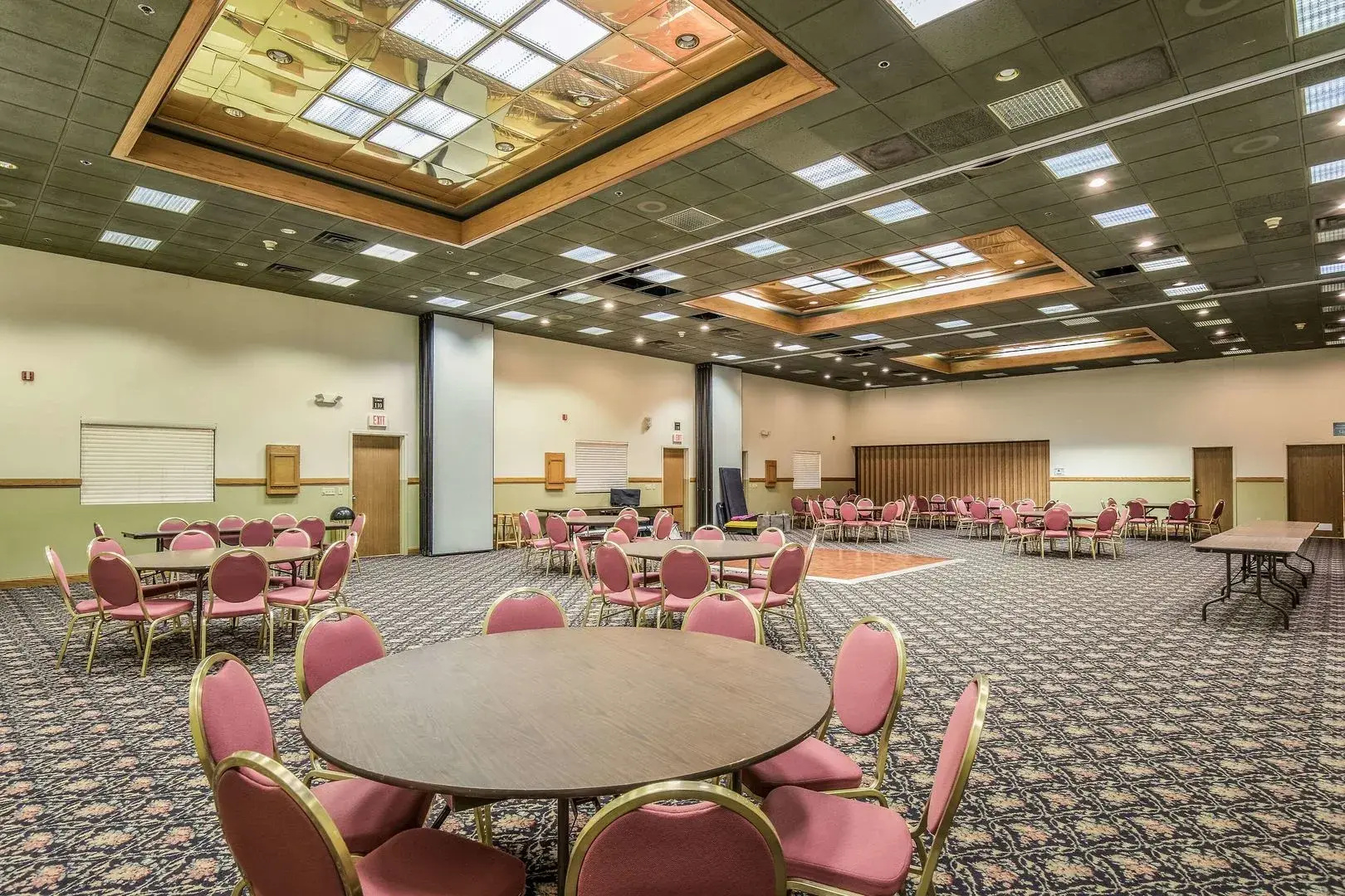 AmericInn & Suites By Wyndham Baraboo Event Center