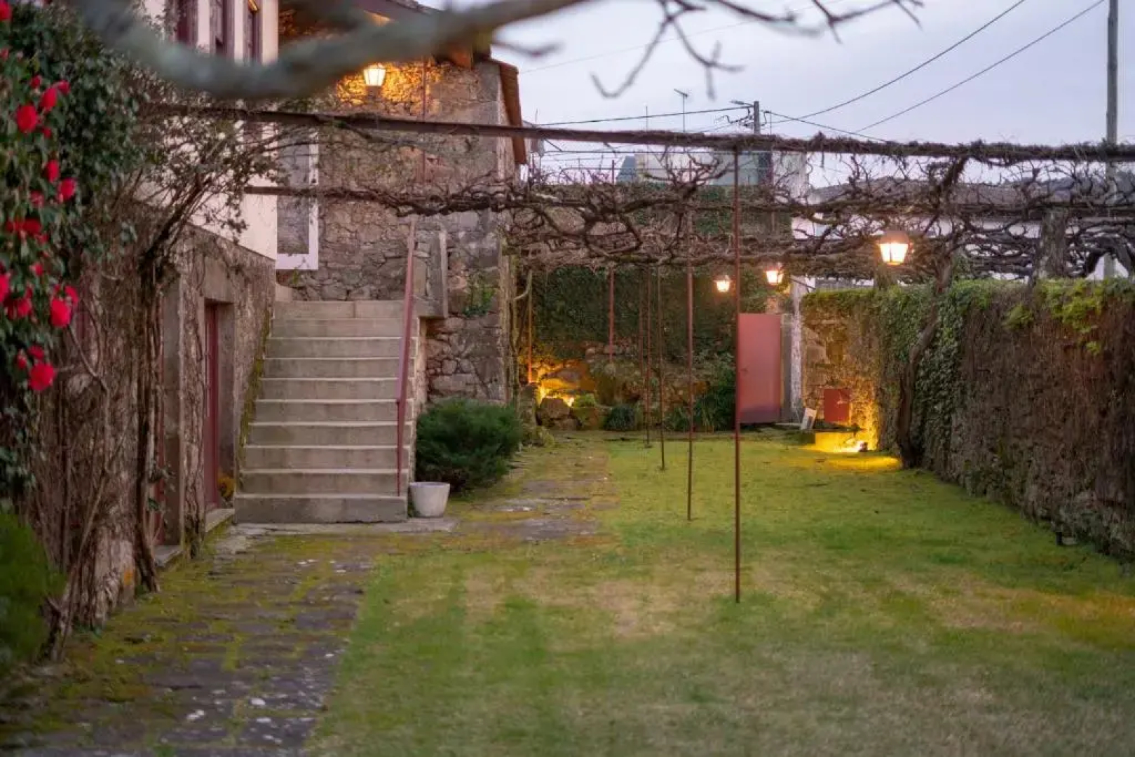 Liiiving in Moledo Historical Pool Villa