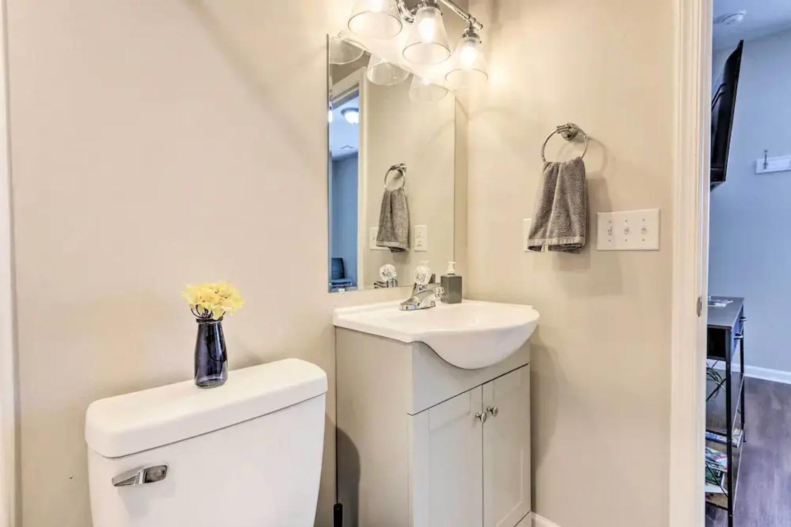 Central Front Royal Getaway on Main Street!