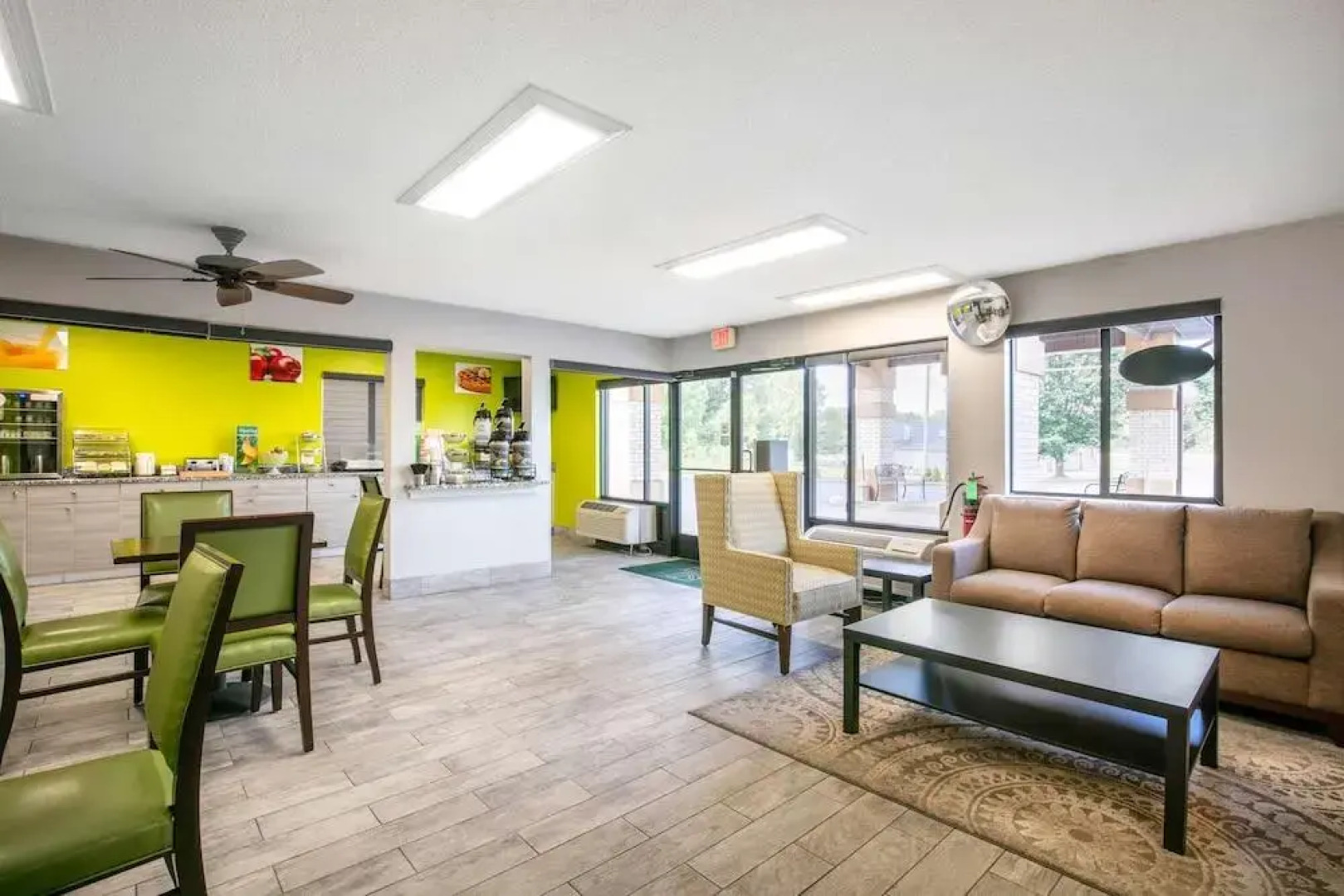 Quality Inn & Suites Metropolis I-24