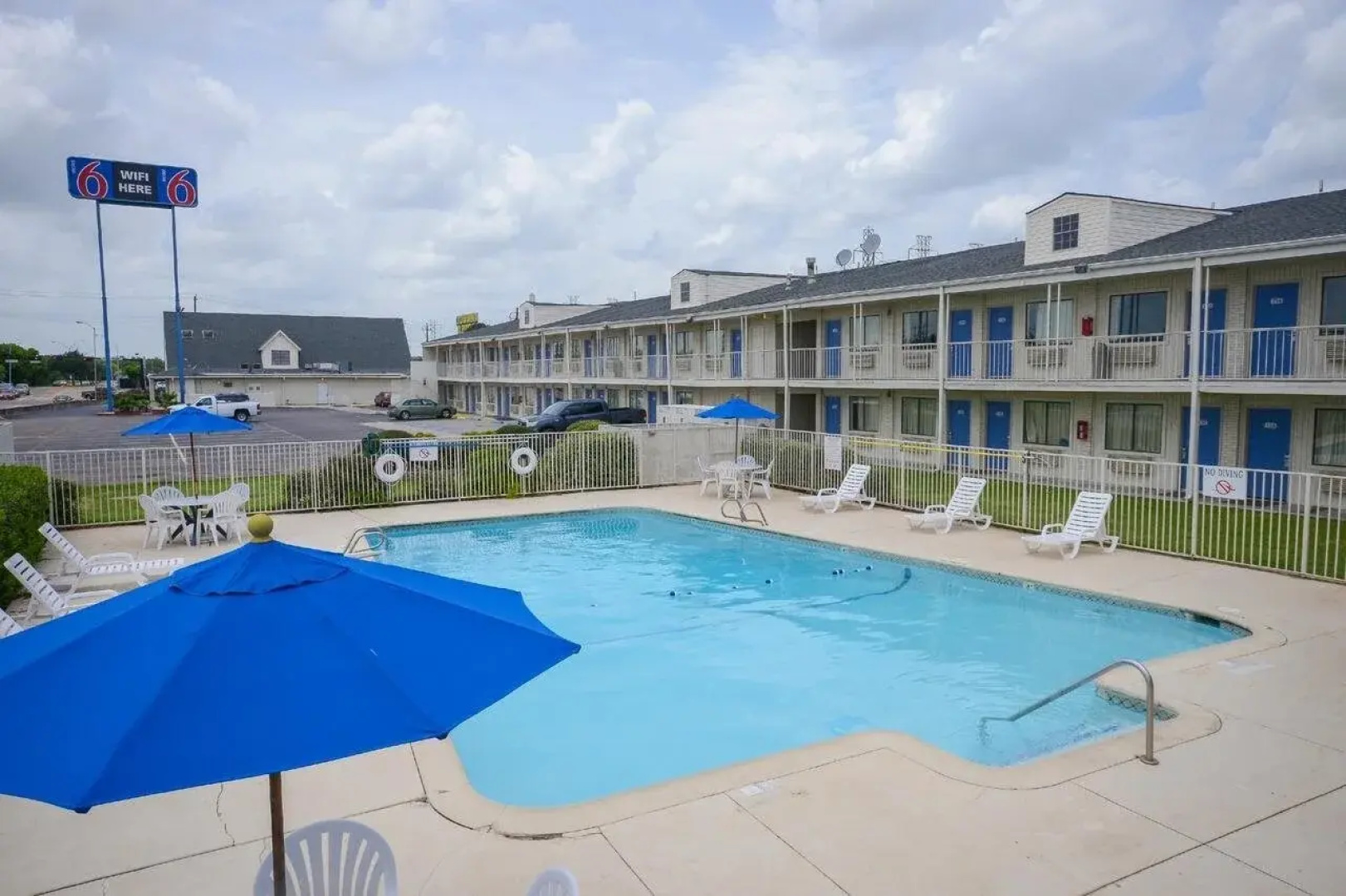 Motel 6 Webster, TX - Houston - Nasa Lake