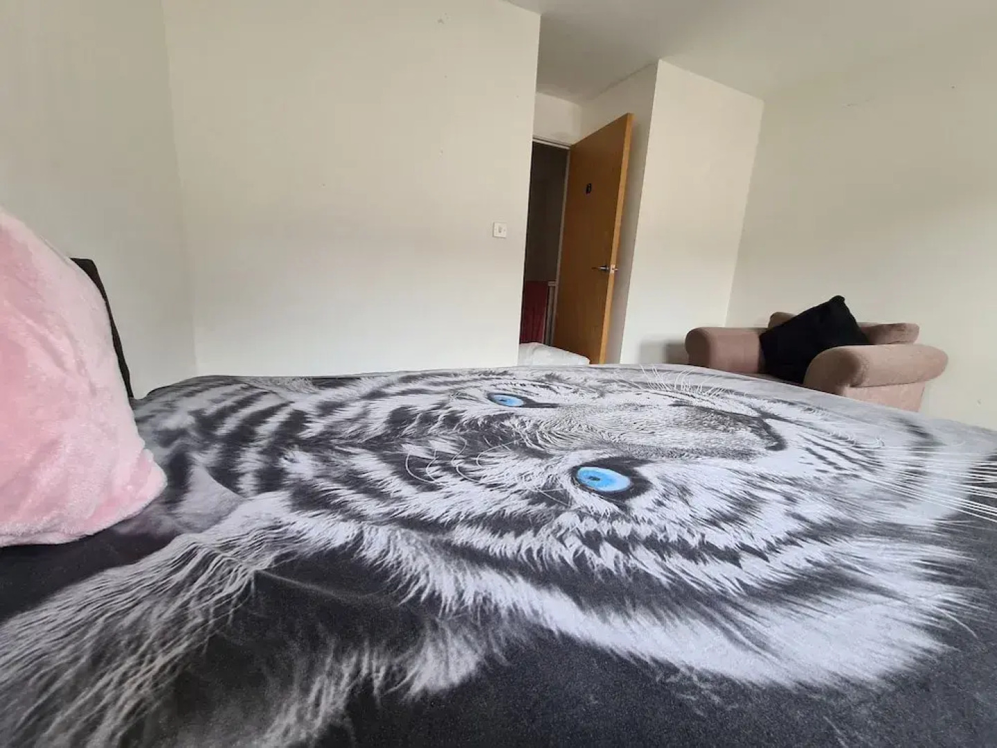 Townhouse In Cornwall 1of3 Private rooms