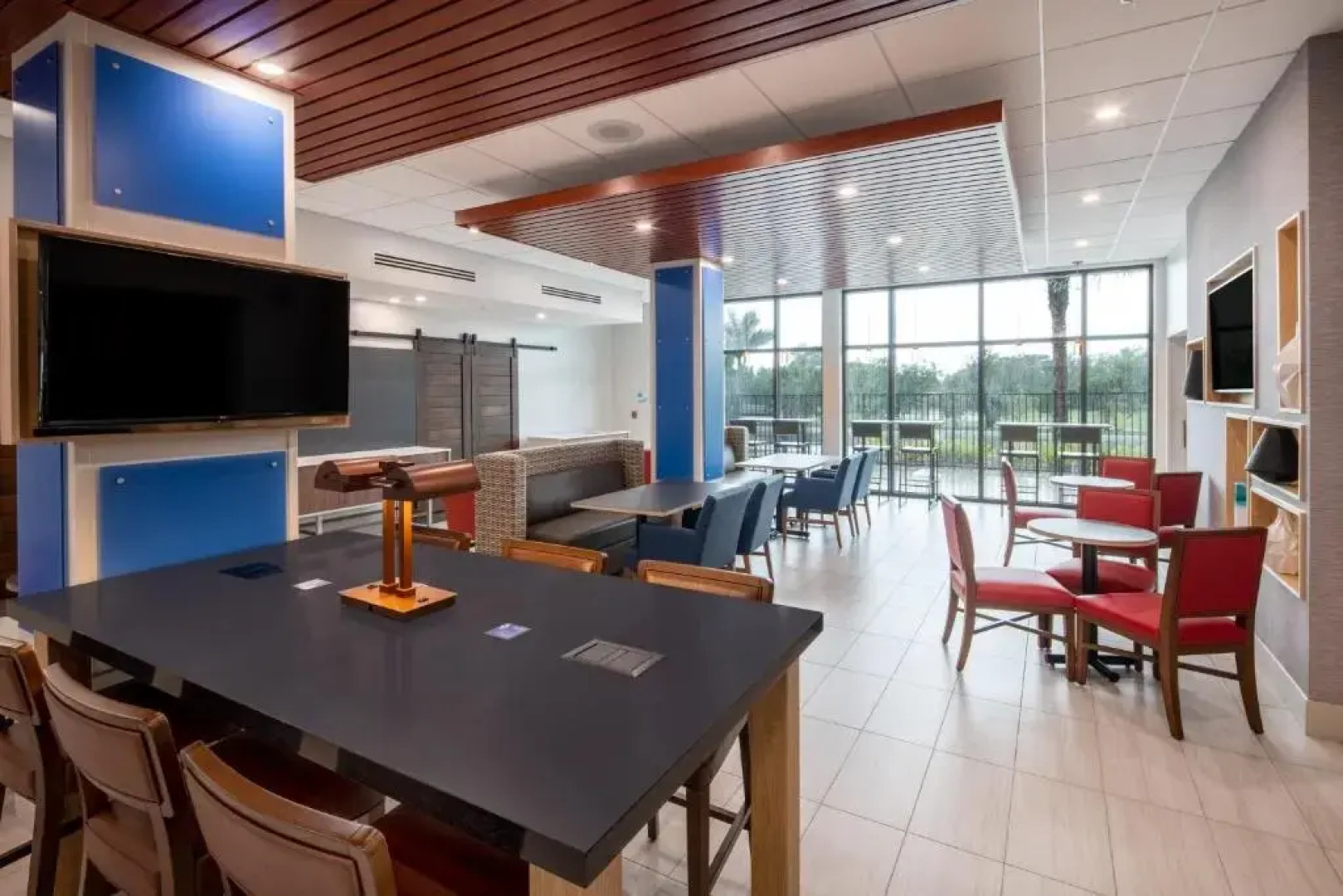 Holiday Inn Express & Suites Ft Myers Beach-Sanibel Gateway by IHG