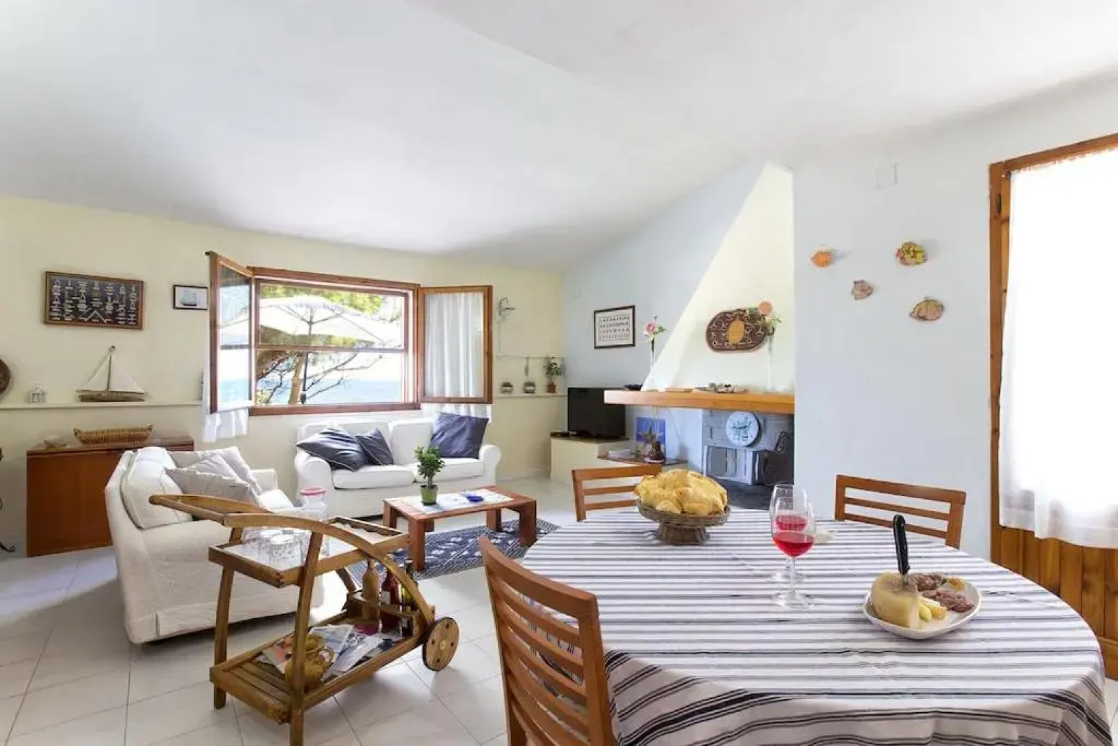 Villa sulla riva della marina di Sorso 3 camere veranda sul mare giardino