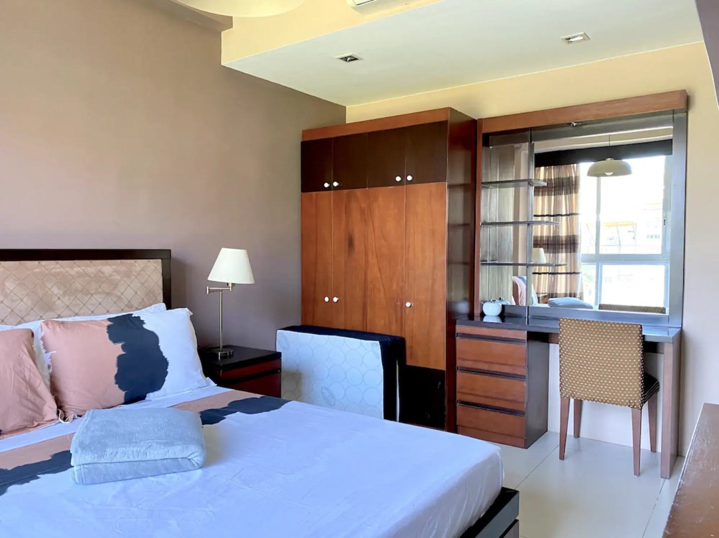 Pico de Loro Spring Style 3BR Unit (Carola A 511)
