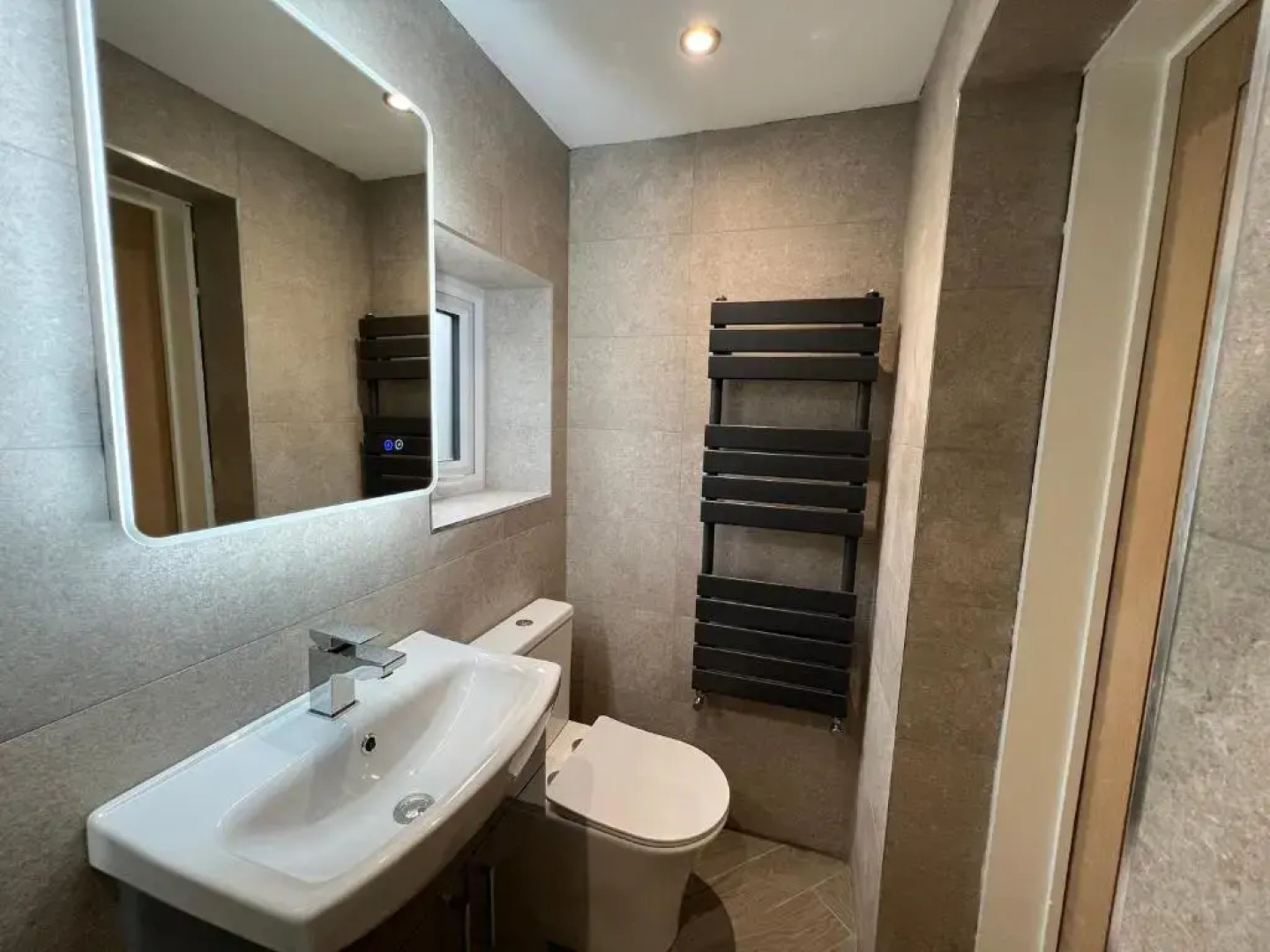 3 Bed House - Sleeps 5 - Pets - Garden - Parking