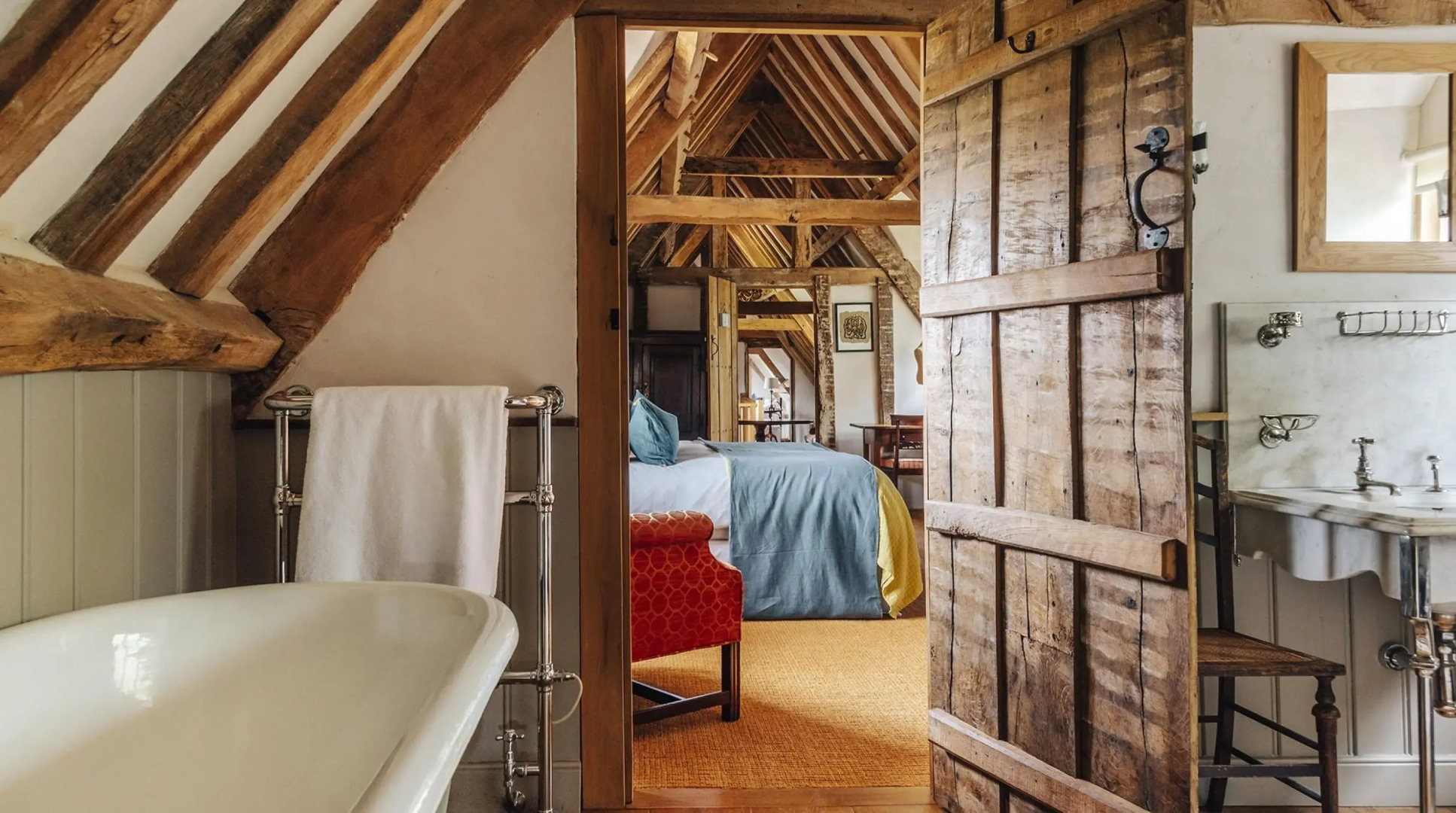 Lavish Tudor Hall Gardens - Sleeps 14